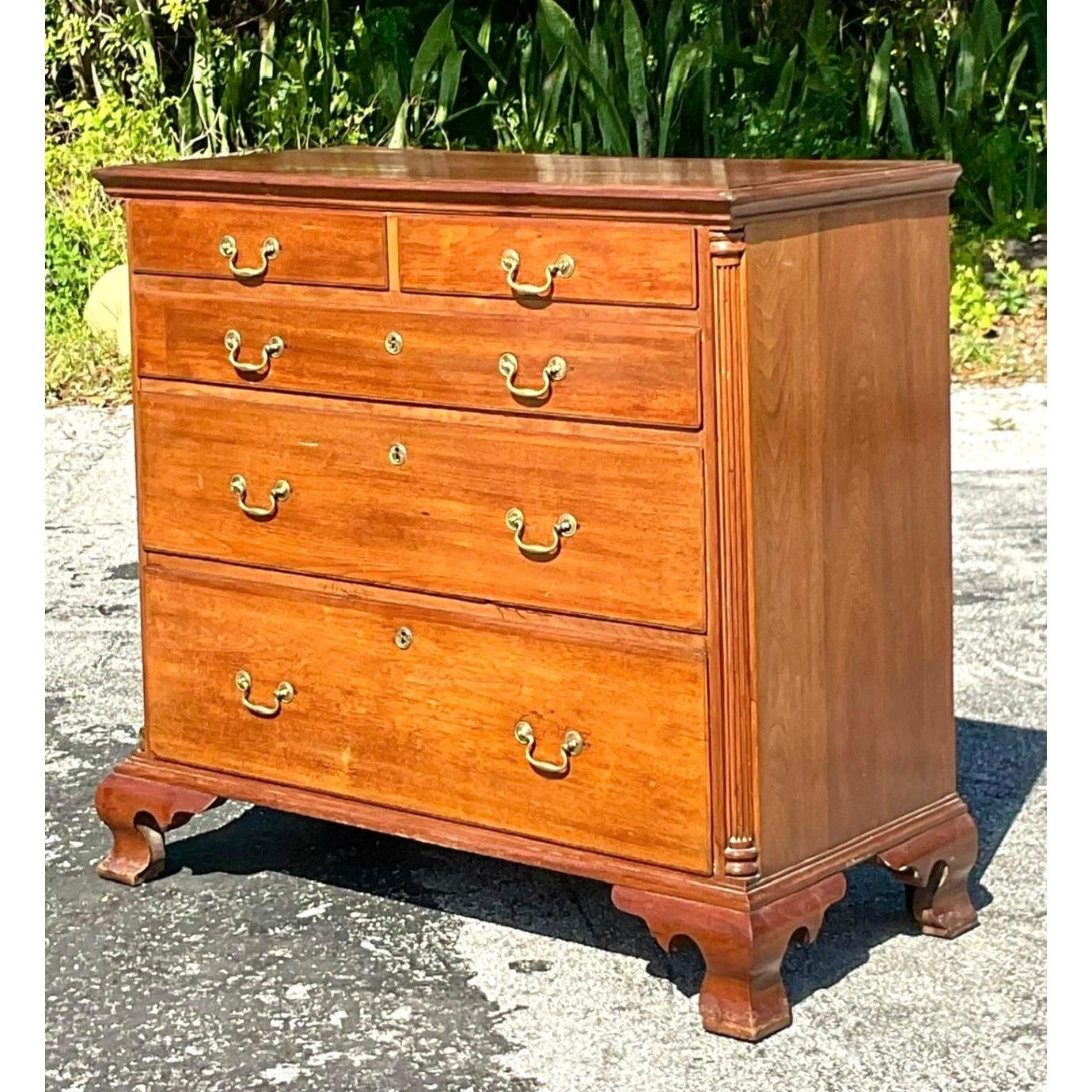 Vintage Traditional American Chippendale 1760s Figured Walnut Chest of Drawers en vente 4