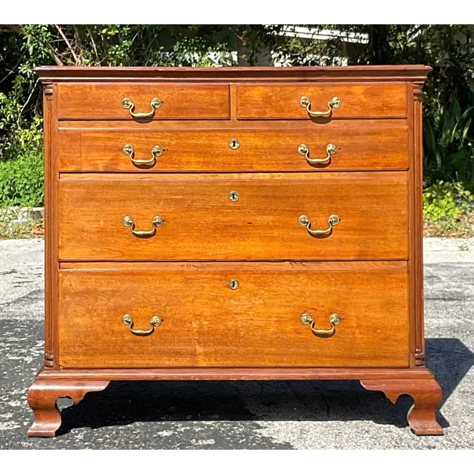 Vintage Traditional American Chippendale 1760s Figured Walnut Chest of Drawers en vente 5