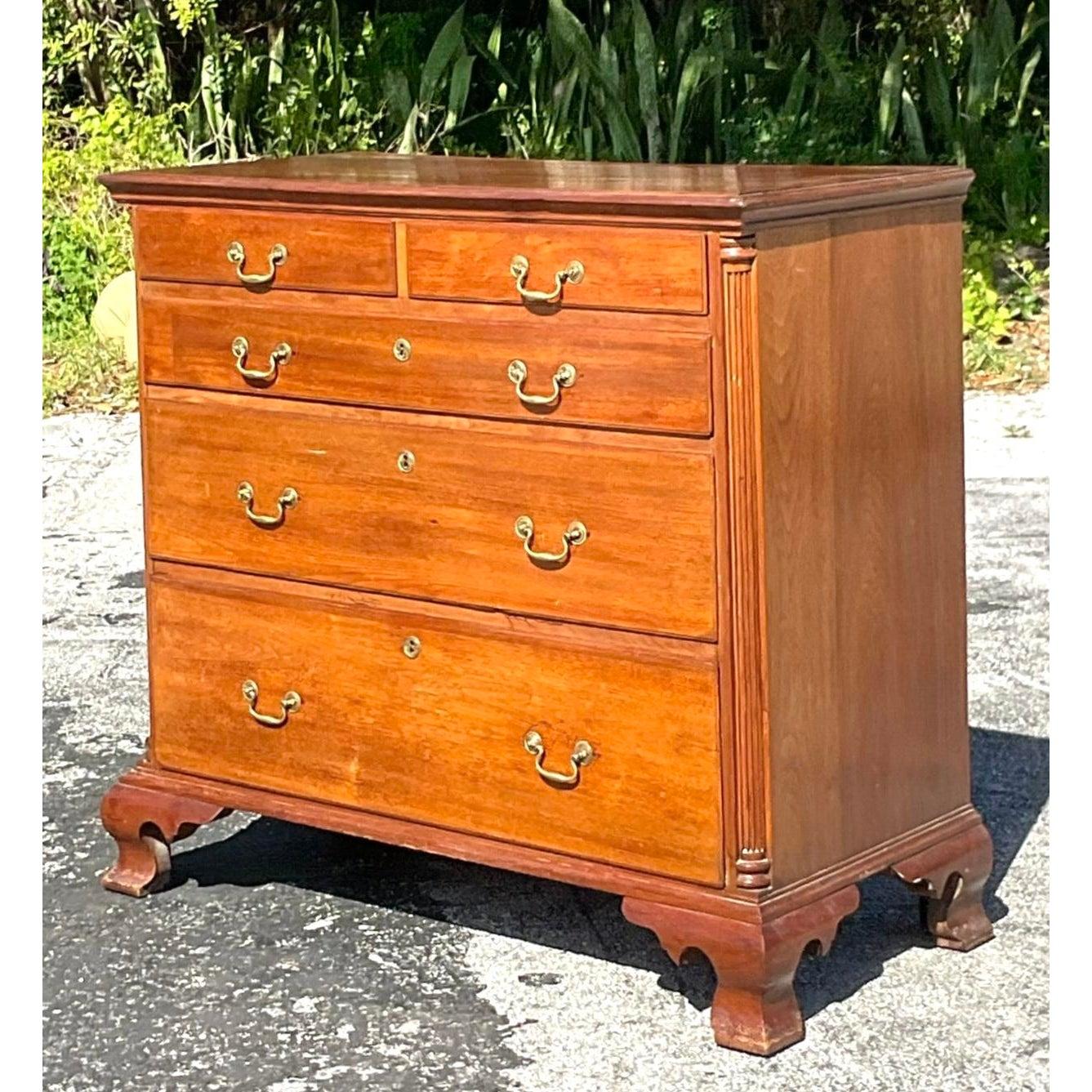 Vintage Traditional American Chippendale 1760s Figured Walnut Chest of Drawers Bon état - En vente à West Palm Beach, FL