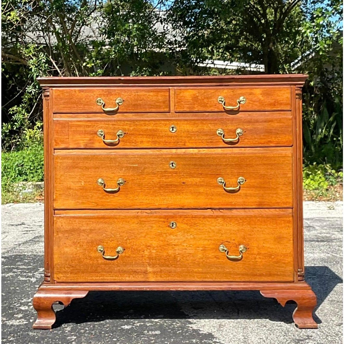 Vintage Traditional American Chippendale 1760s Figured Walnut Chest of Drawers en vente 1