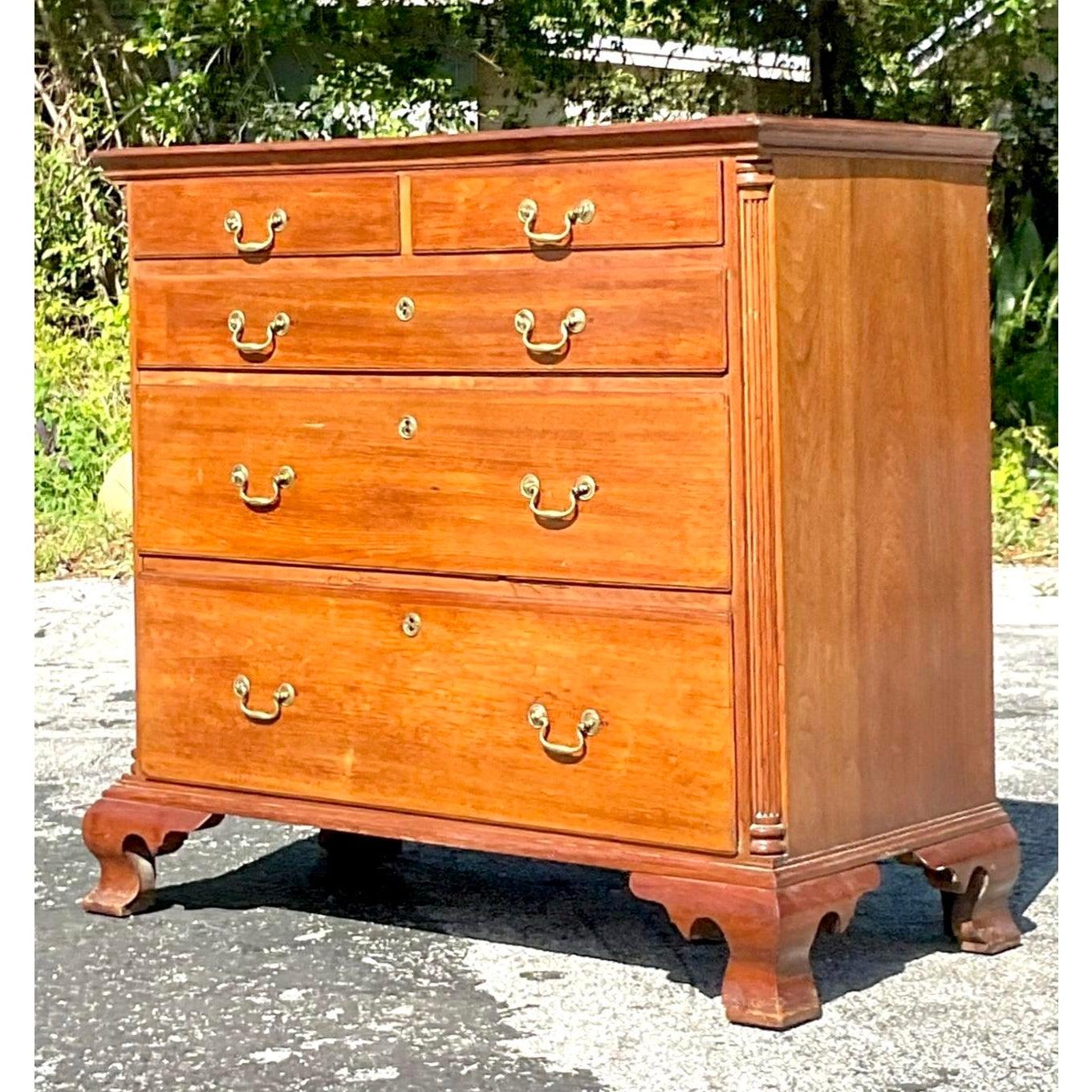 Vintage Traditional American Chippendale 1760s Figured Walnut Chest of Drawers en vente 2