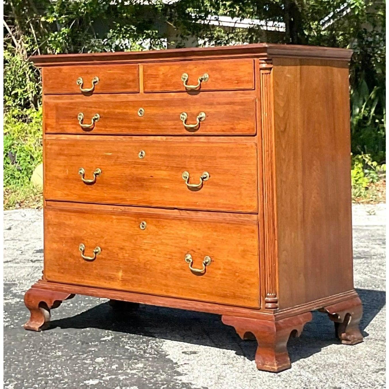 Vintage Traditional American Chippendale 1760s Figured Walnut Chest of Drawers en vente 3