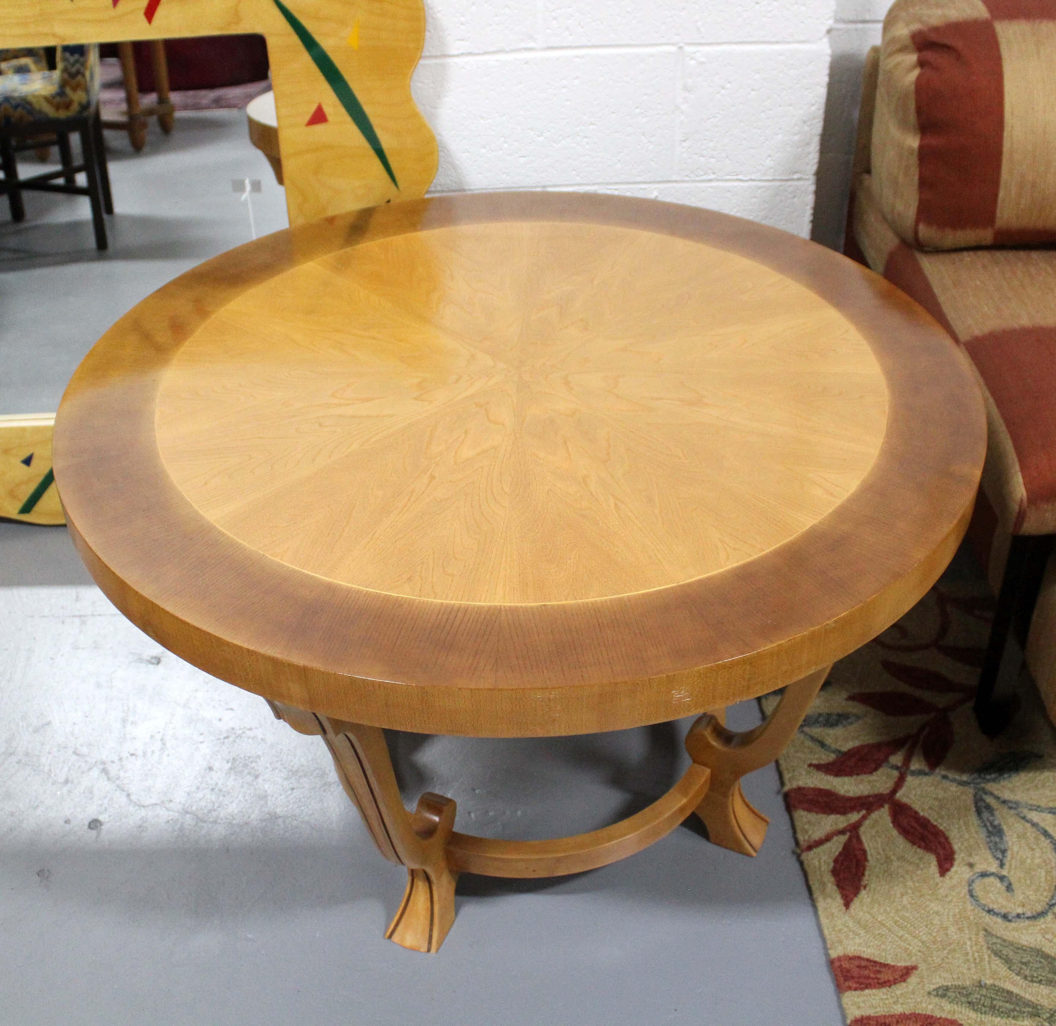 Vintage Traditional Antique Baker Wood Round Foyer Side End Table In Good Condition For Sale In Keego Harbor, MI