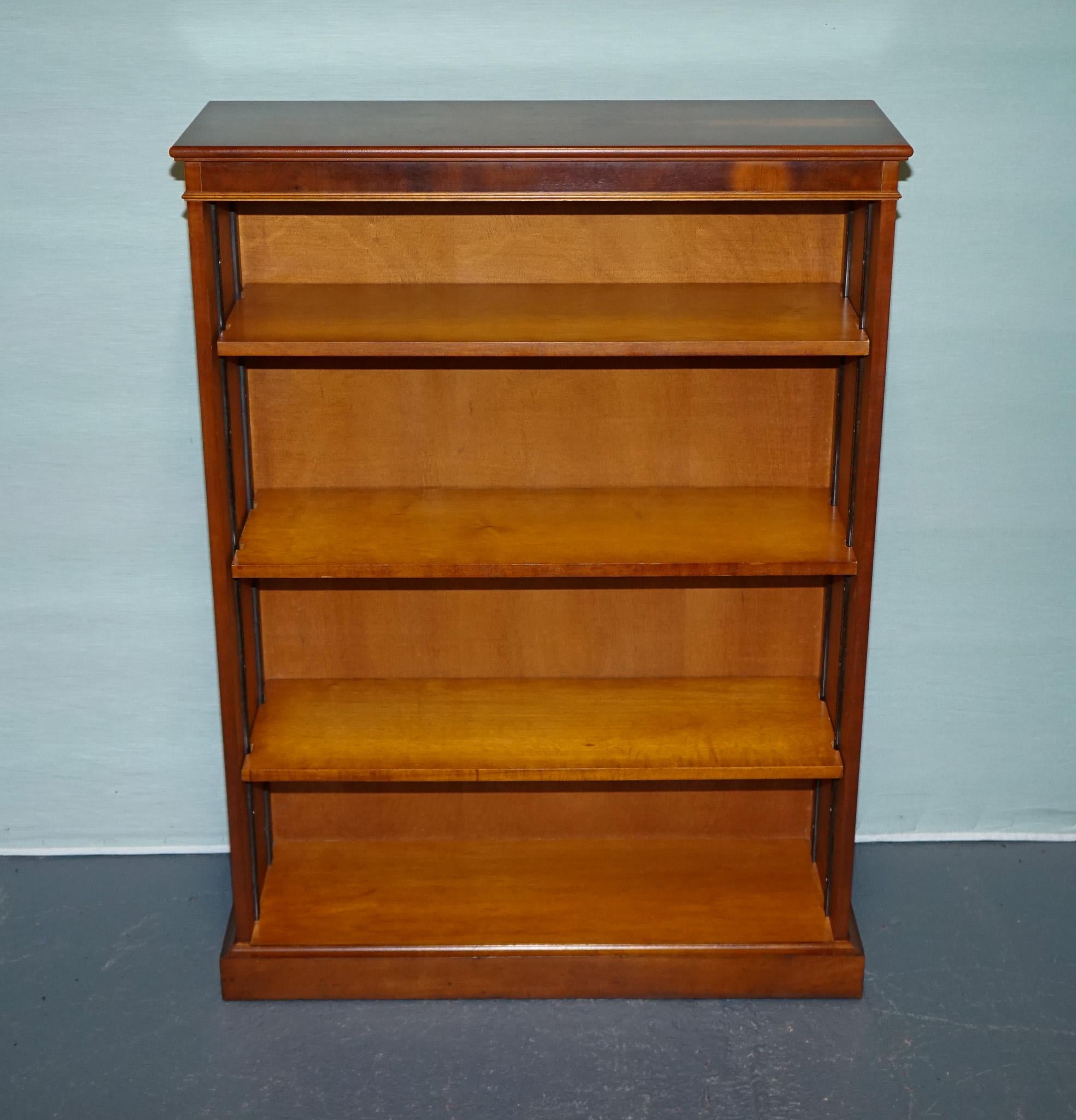 Britannique VINTAGE TRADITONAL BURR YEW WOOD DWARF OPEN BOOKCASE ADJUSTABLE SHELVES (bibliothèque ouverte) en vente