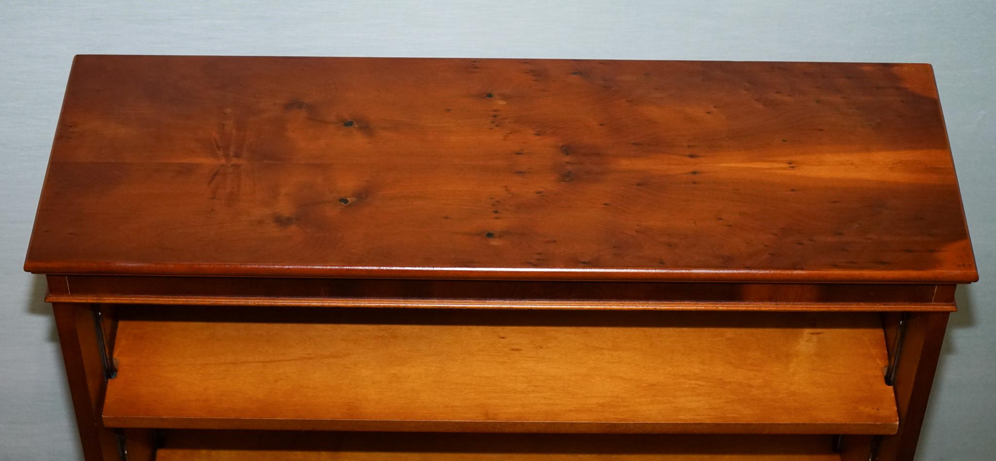 VINTAGE TRADITONAL BURR YEW WOOD DWARF OPEN BOOKCASE ADJUSTABLE SHELVES (bibliothèque ouverte) en vente 2