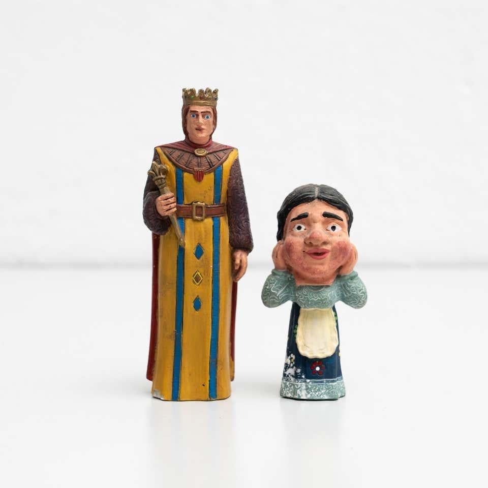 Figure tradizionali catalane della metà del XX secolo dipinte a mano e realizzate in legno. Realizzato a Barcellona, Spagna.  In condizioni originali, con lievi usure dovute all'età e all'uso, che conservano una bella patina.  Materiali: Wood.
