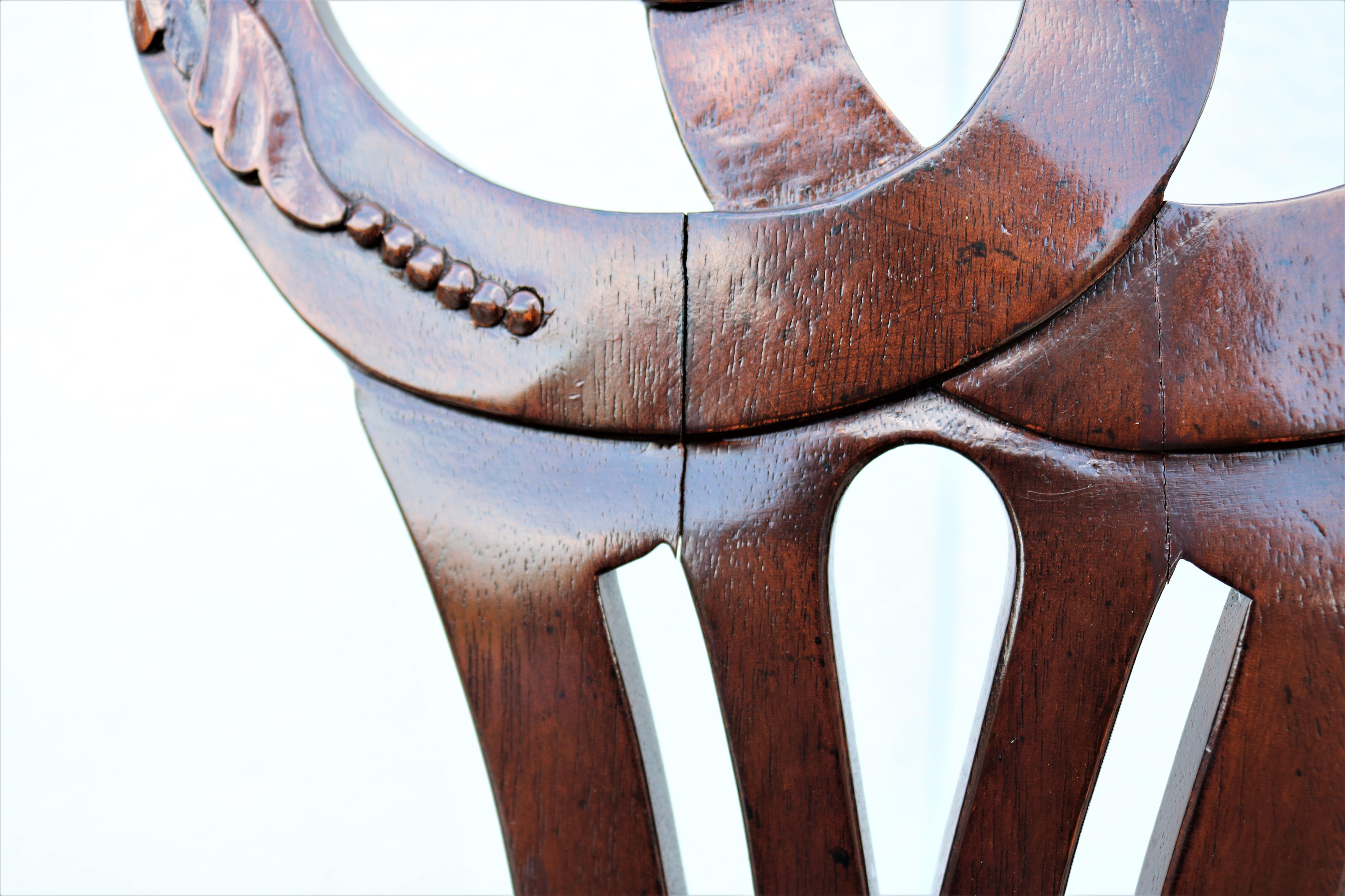 Paire de fauteuils traditionnels vintage en noyer de style Chippendale par Smith & Watson en vente 6