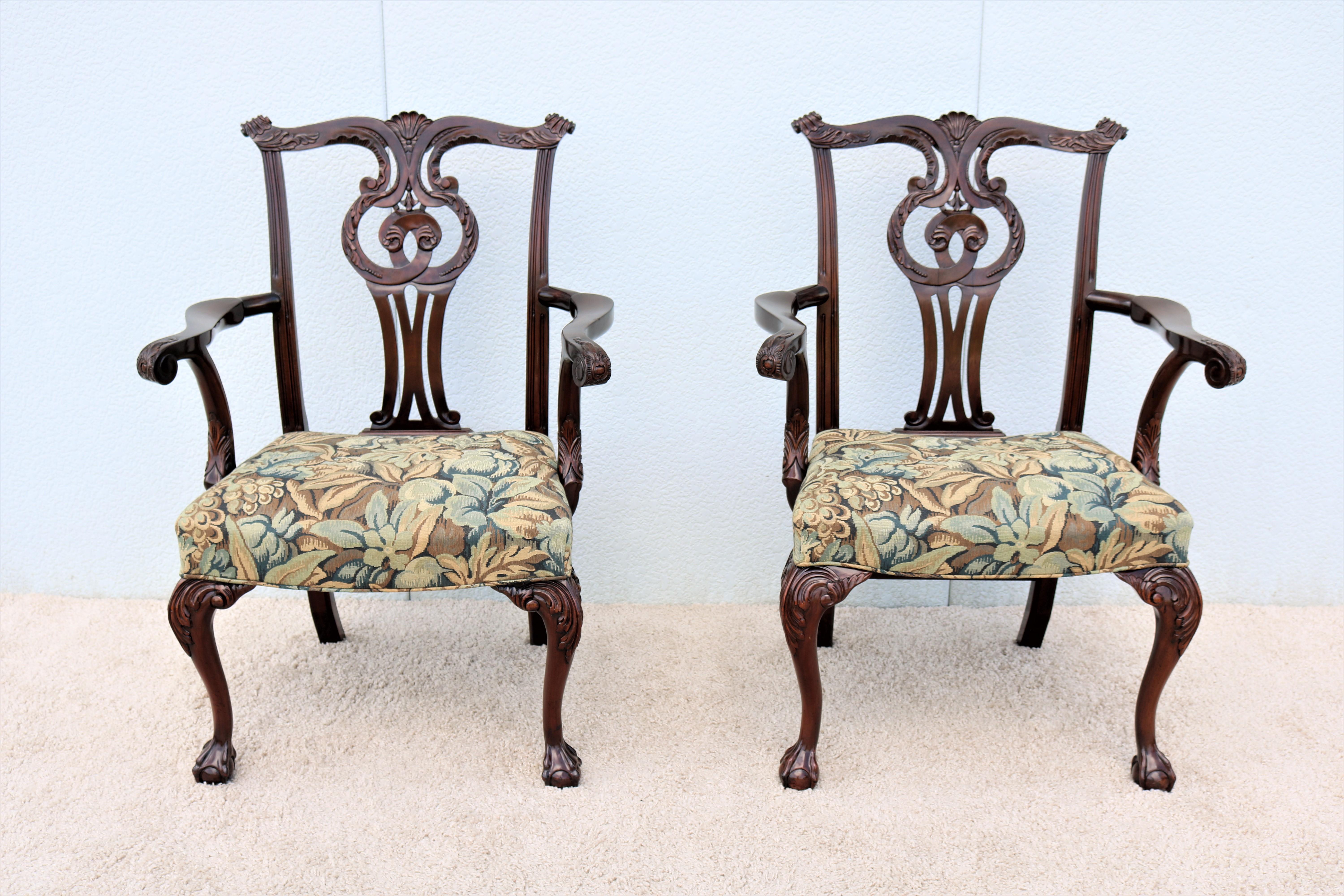 This fabulous traditional classic Chippendale open armchairs are exceptionally designed, and hand-crafted in the style of Thomas Chippendale, circa 1760.
Hand-carved walnut by skilled artisans using high-quality materials.
Features a shell-carved