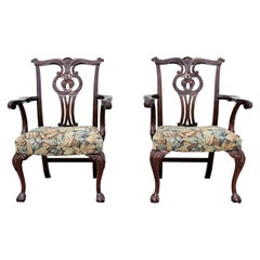 Paire de fauteuils traditionnels vintage en noyer de style Chippendale par Smith & Watson