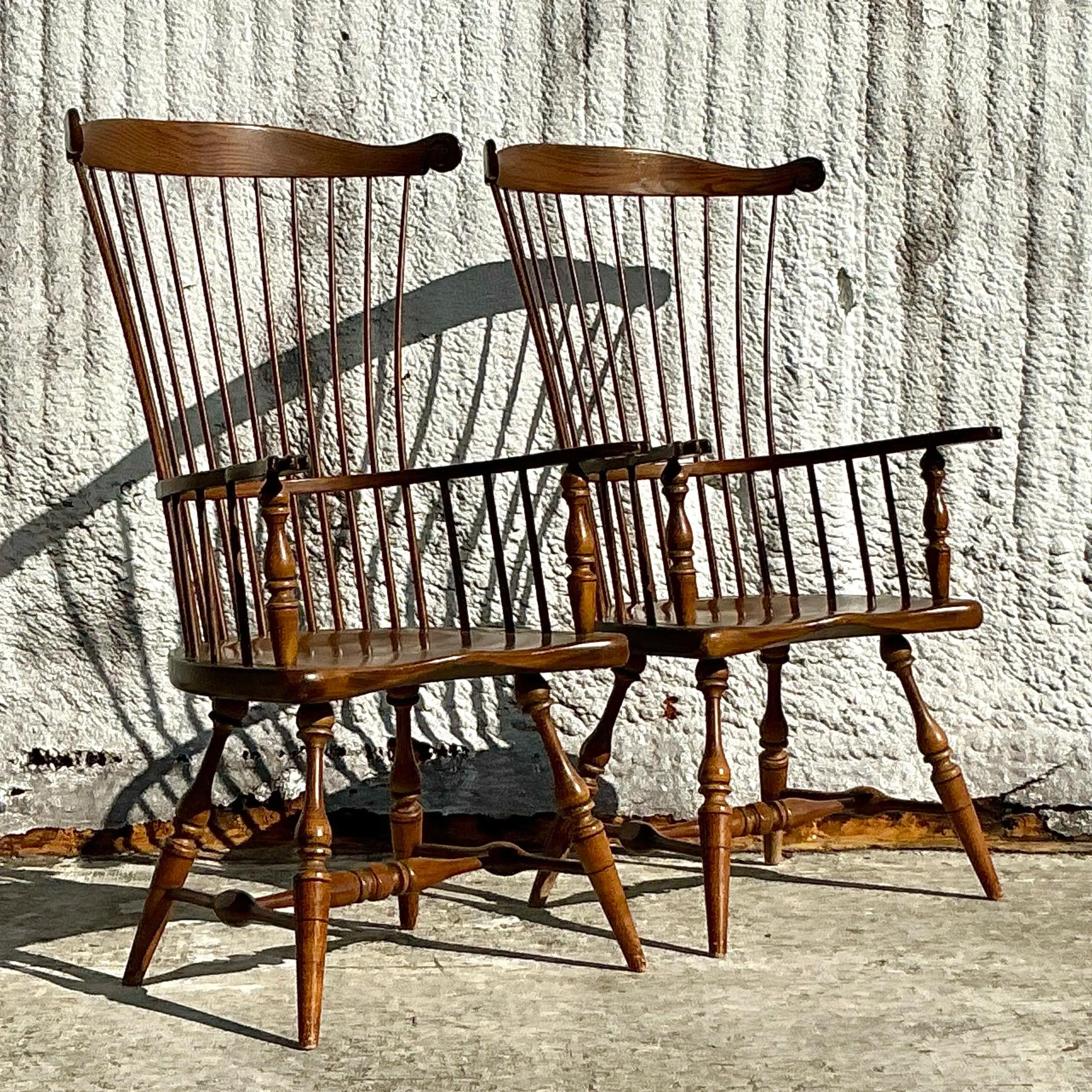 Traditionelle Vintage- Windsor-Stühle der Gebrüder Duckloe mit hoher Rückenlehne - ein Paar (amerikanisch) im Angebot