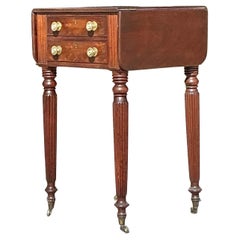Table d'appoint vintage traditionnelle à plateau rabattable