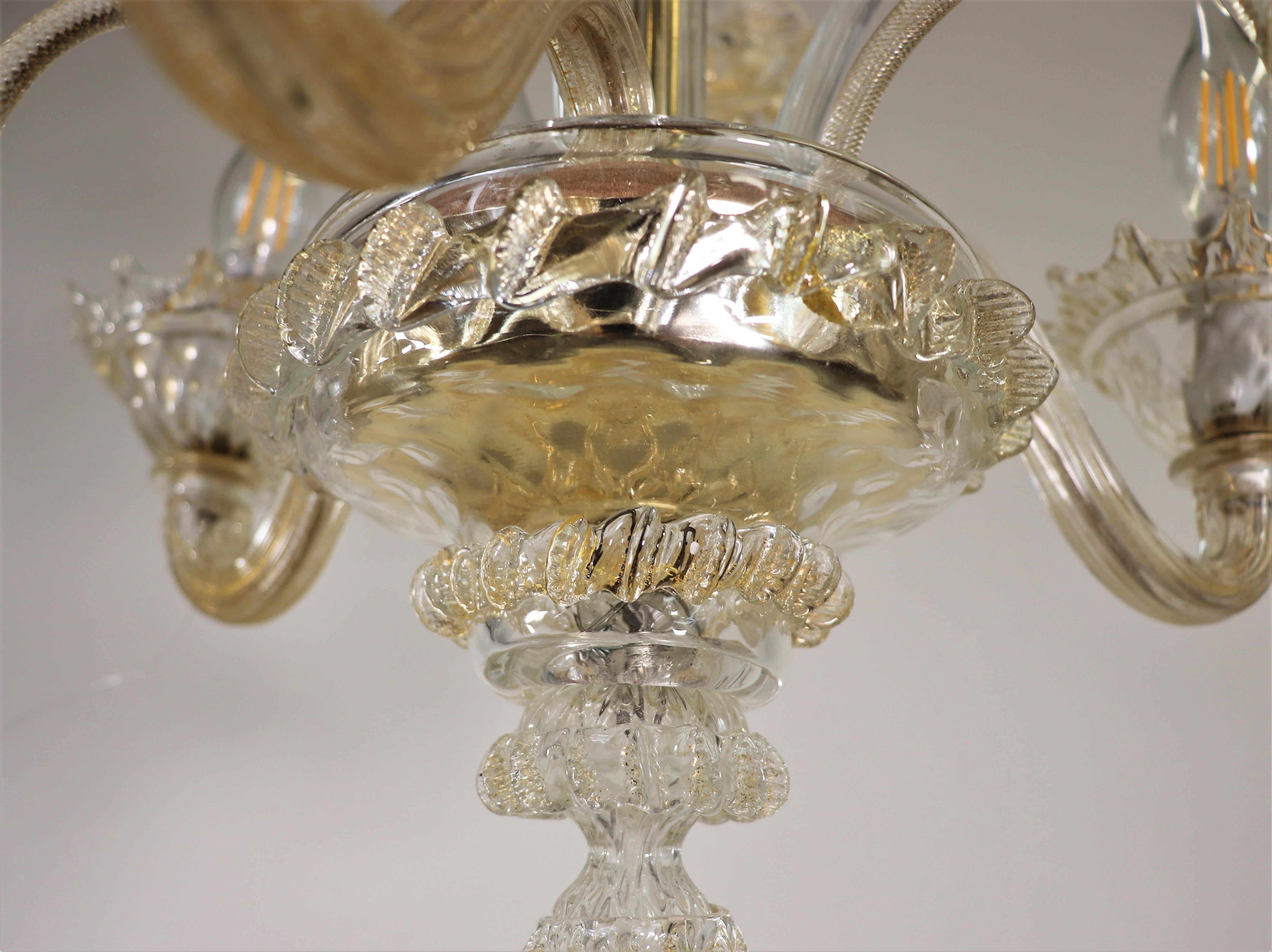 Traditioneller dreiarmiger Vintage-Kronleuchter aus Muranoglas mit Blumenmuster aus 24-karätigem Goldgeflecht im Angebot 4