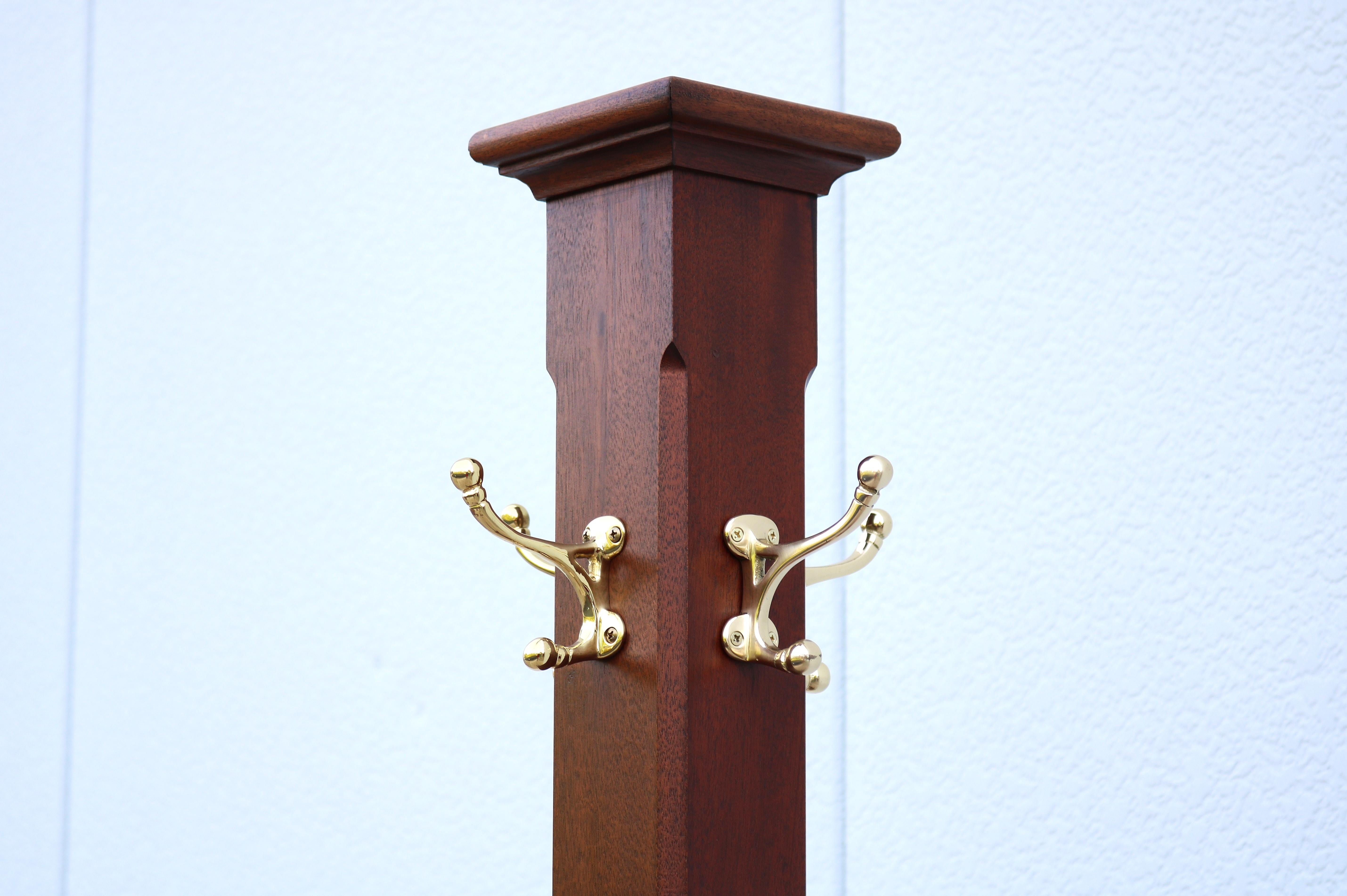 Vintage Traditional Freestanding Coat Rack in Solid Mahogany Wood, Solid Brass In Excellent Condition For Sale In Secaucus, NJ