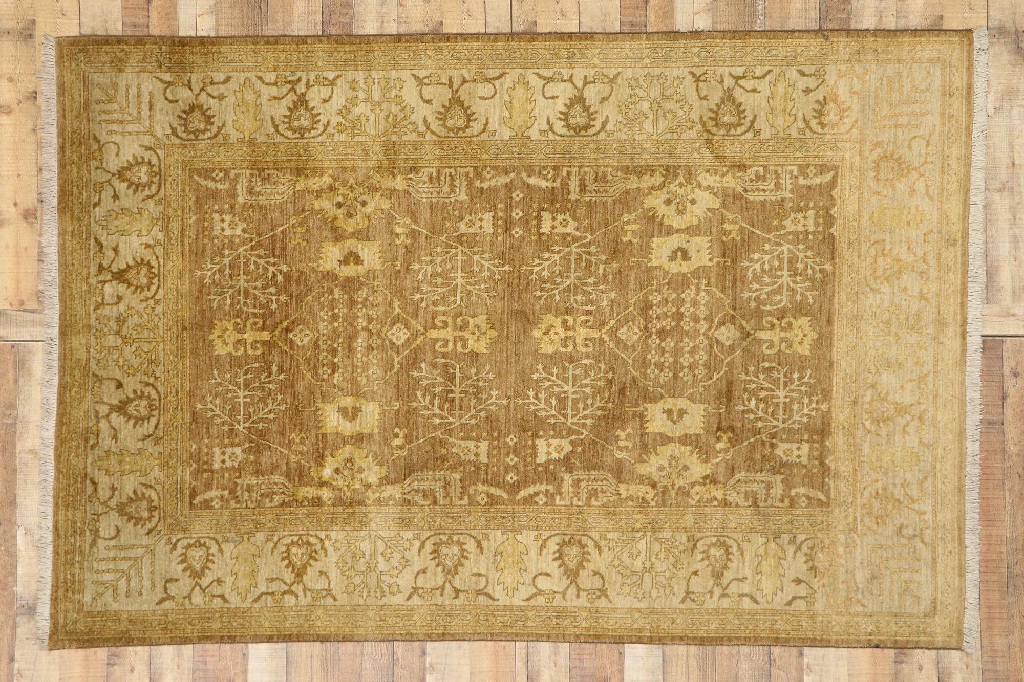 Wool Vintage Traditional Indian Rug with Warm, Russian Dachas Home Style For Sale