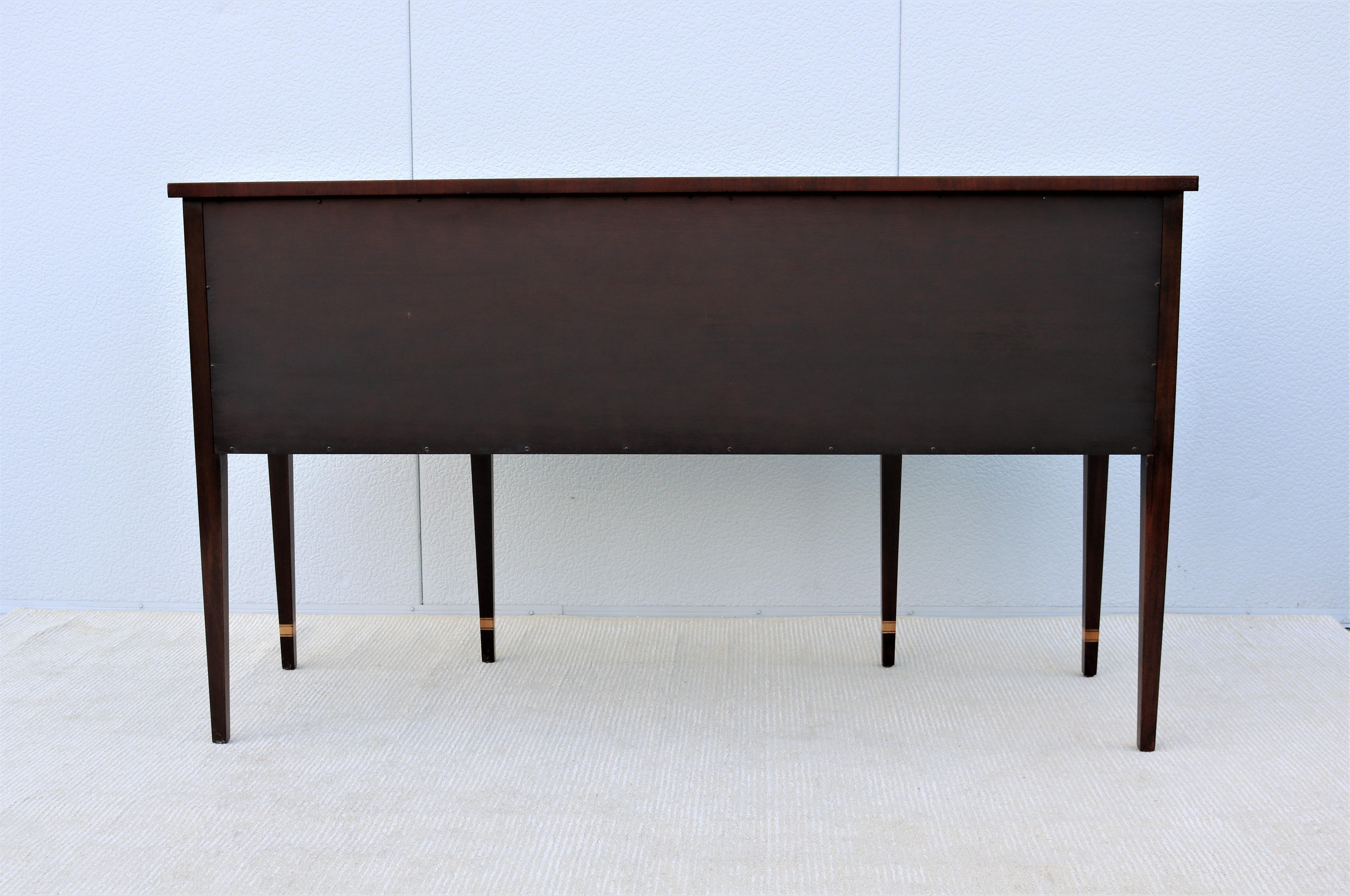 20th Century Vintage Traditional Kittinger Furniture Mahogany Sheraton Sideboard Cabinet For Sale