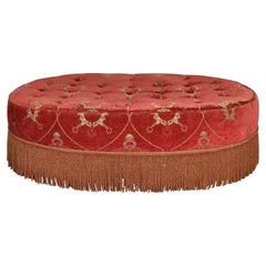Grand pouf de cocktail ovale traditionnel vintage avec bordure à franges en tissu rouille