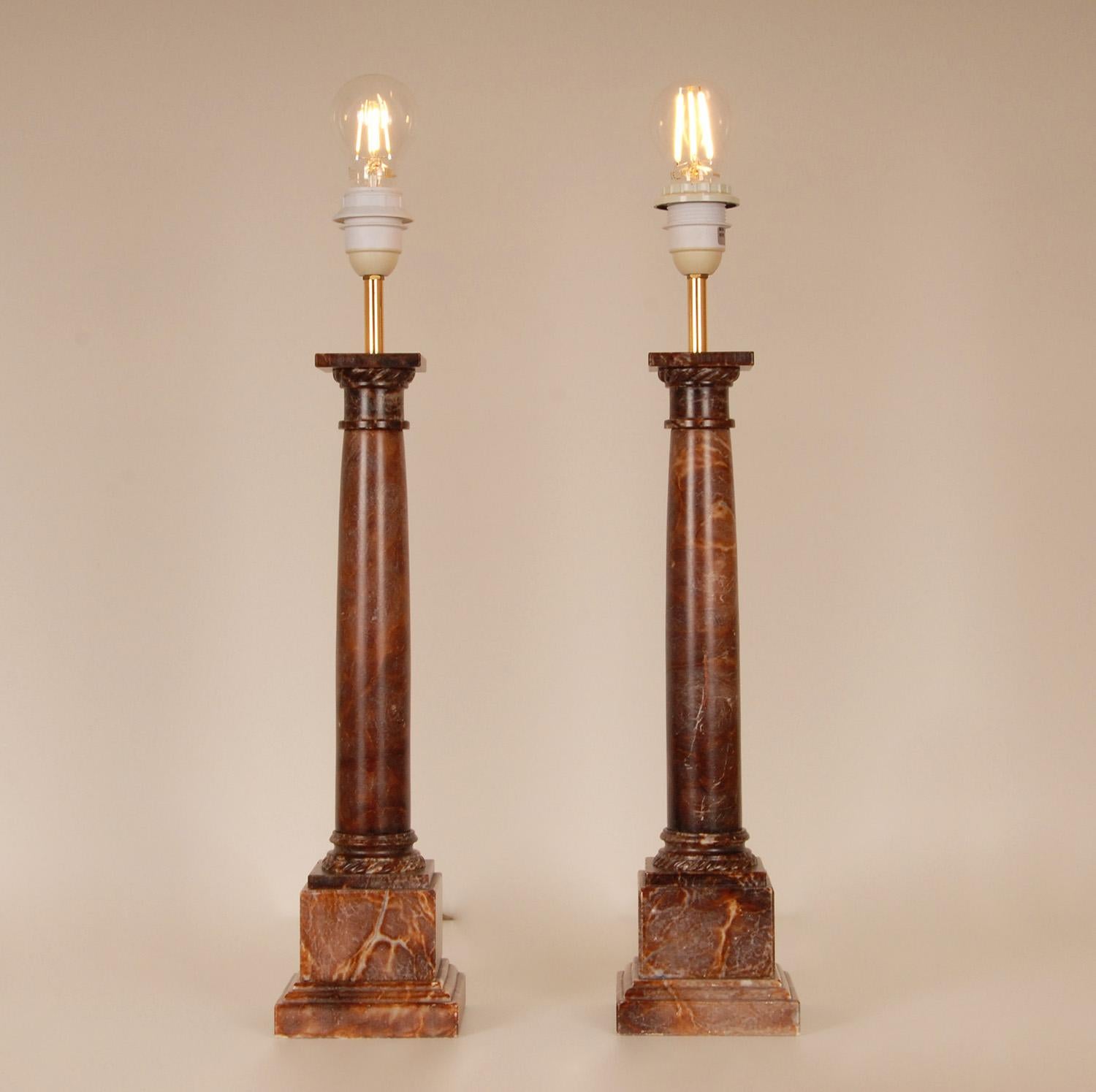 Vintage Traditional Neoclassical Lamps Red Rouge Marble Column Table Lamps pair In Good Condition In Wommelgem, VAN