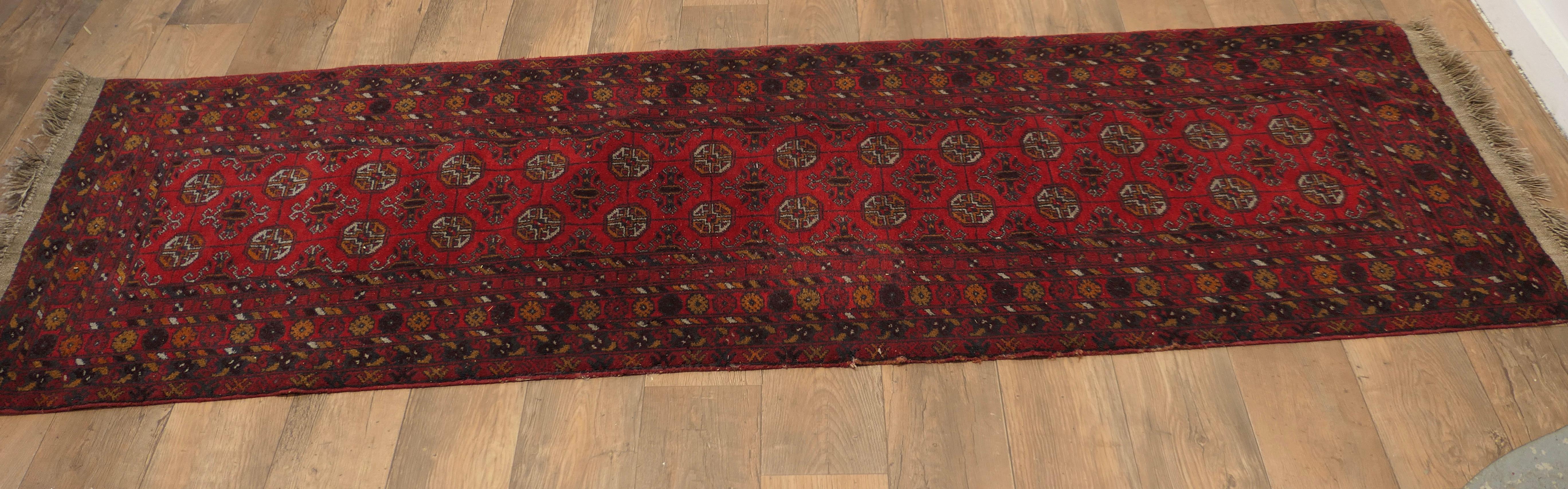 Vintage Traditional Pattern Wool Carpet Runner a Superb Looking Piece For Sale 2