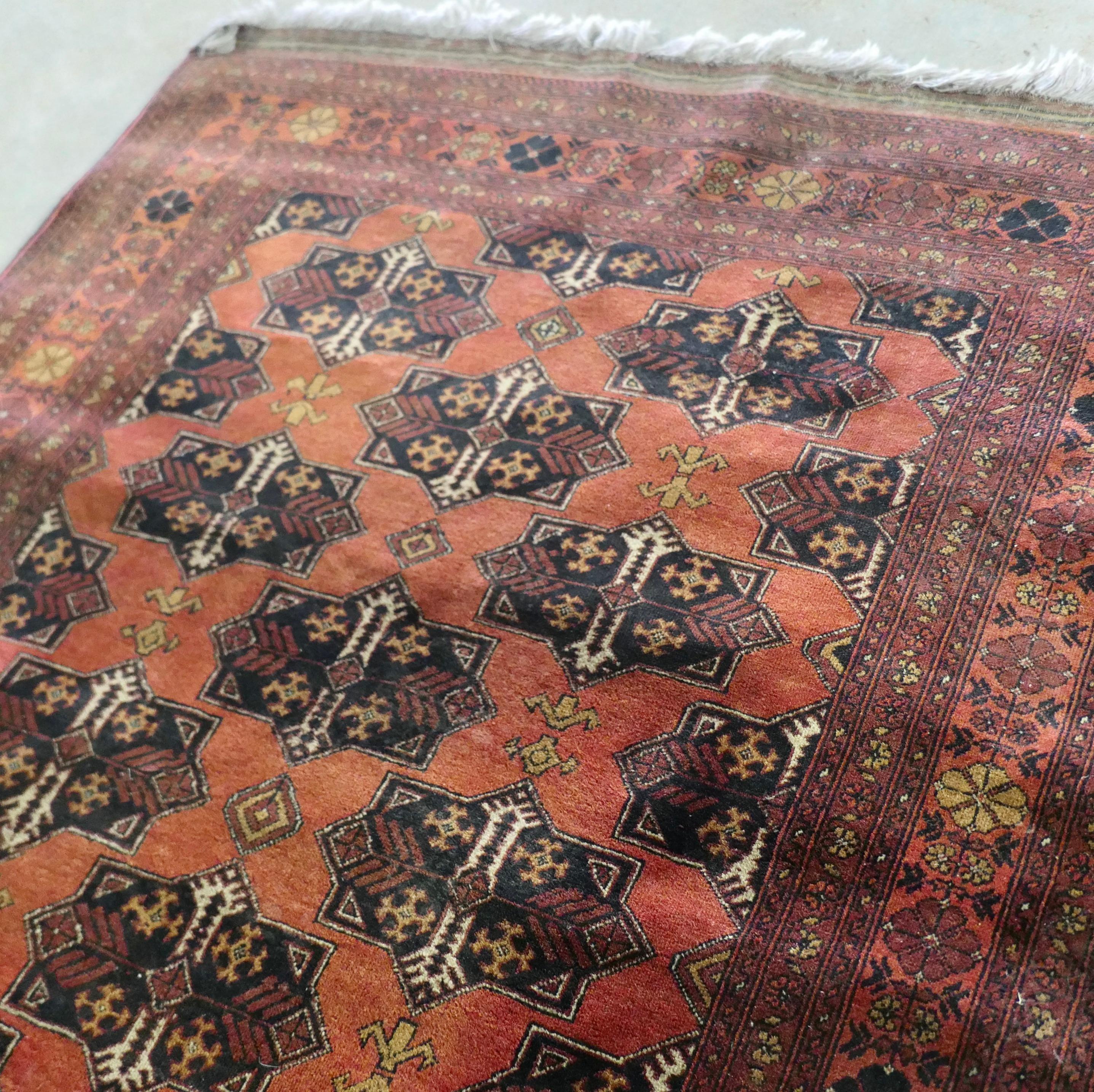 Tapis en laine vintage à motif traditionnel    Une pièce superbe Bon état - En vente à Godshill, Isle of Wight