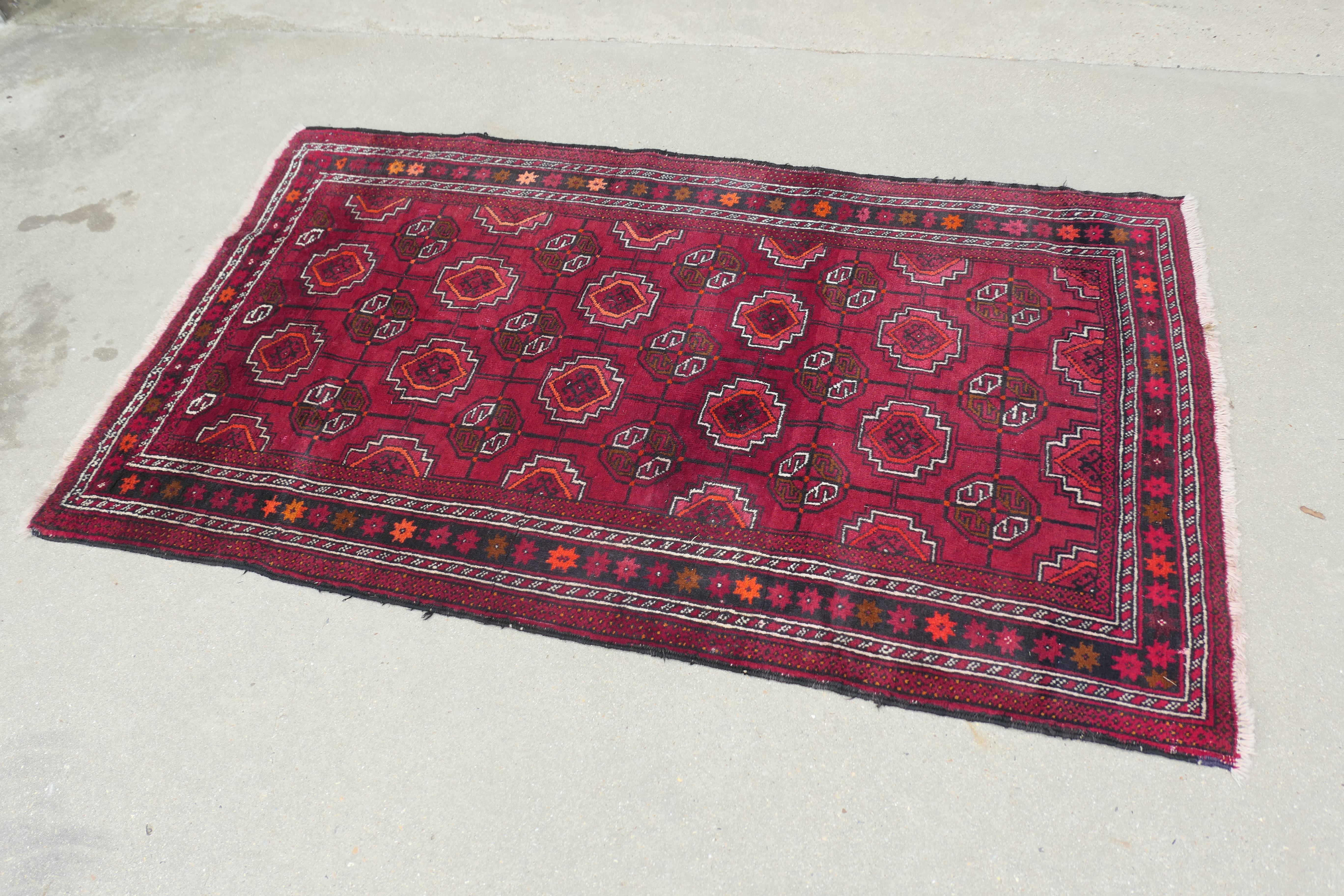 Traditioneller Vintage-Teppich aus Wolle mit Muster  Ein prächtig aussehendes Stück im Angebot 2