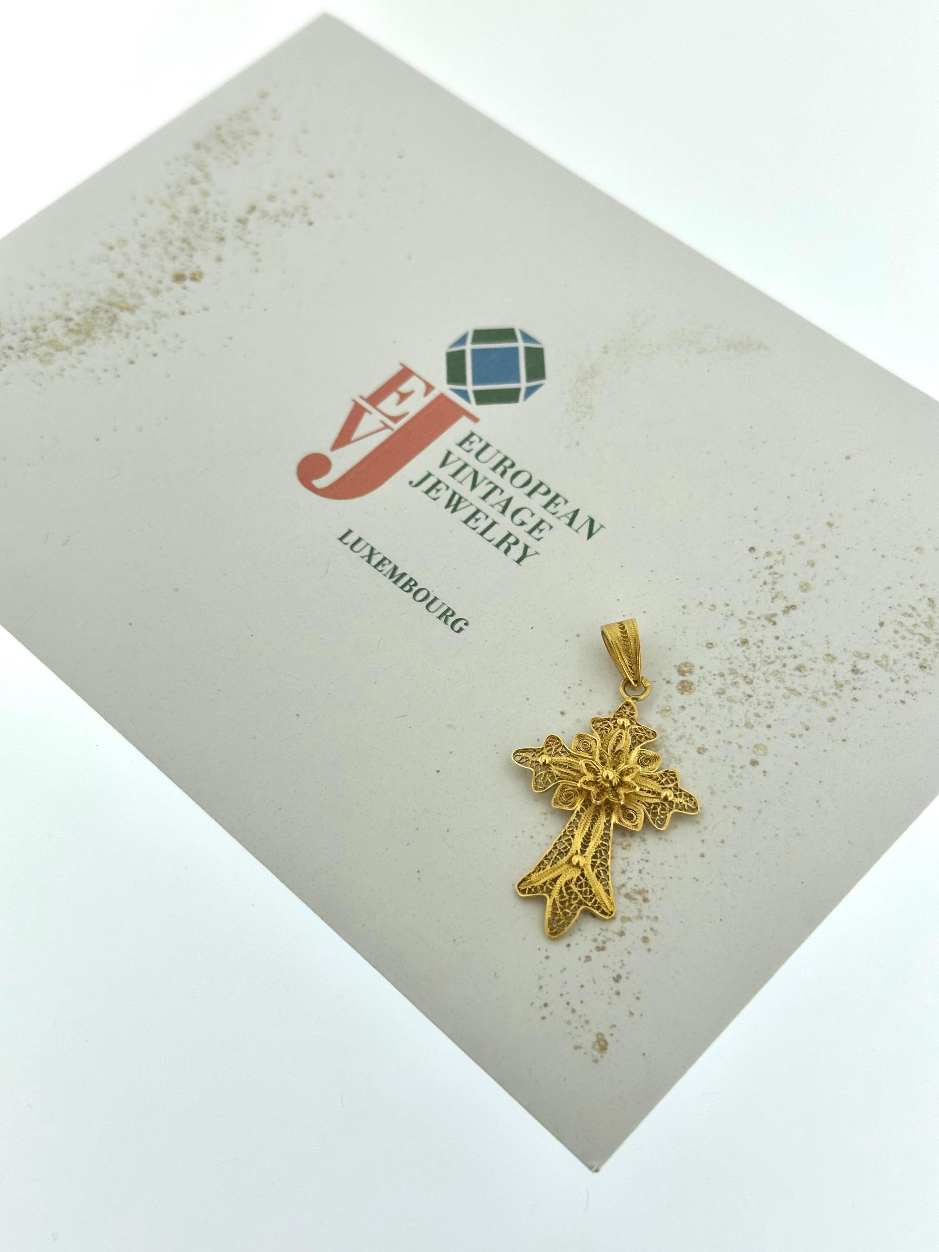 Traditionelles portugiesisches Kreuz aus 19 Karat Gelbgold, Vintage im Angebot 4