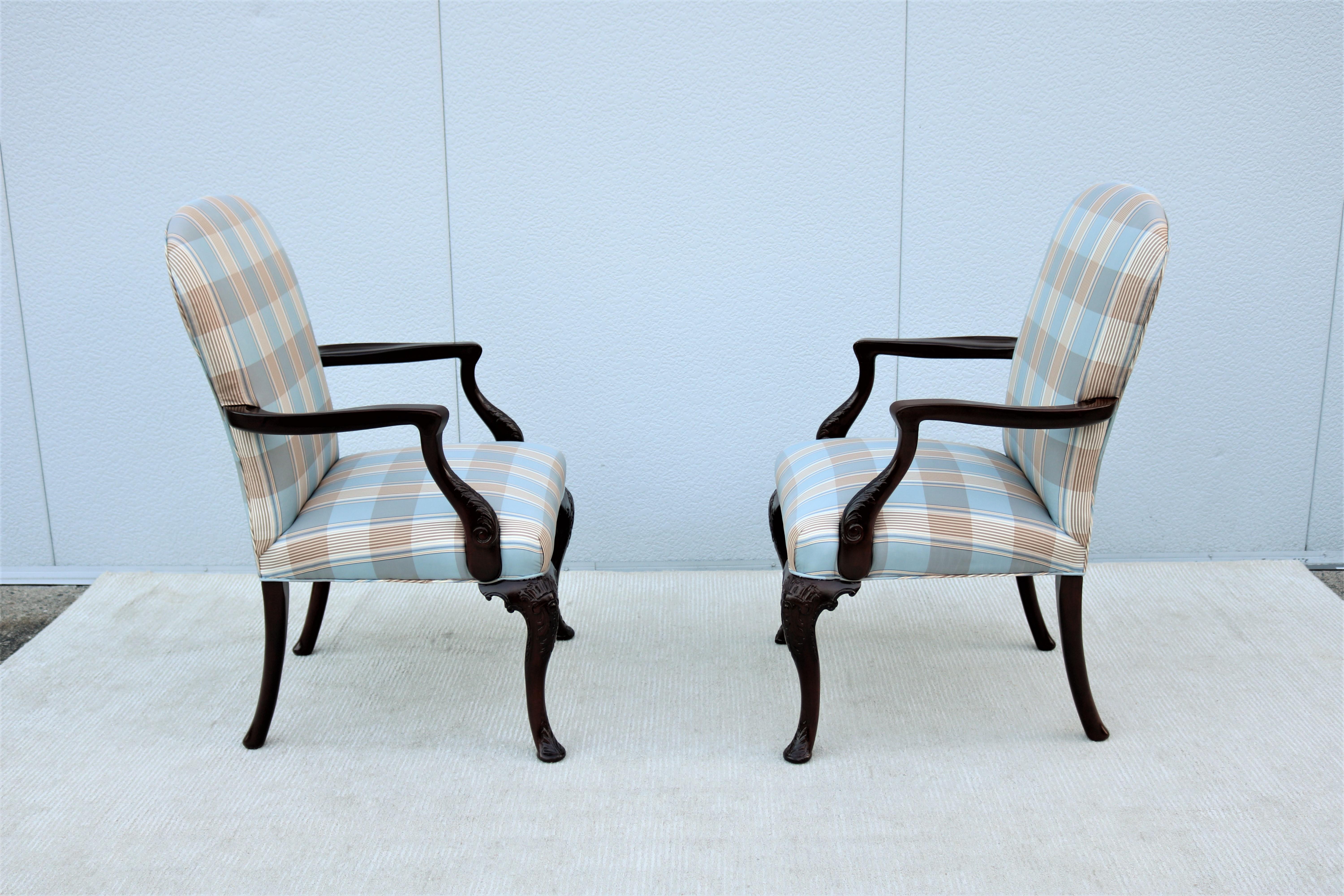 Vintage Traditional Queen Anne Style Walnut Armchairs Upholstered Back, a Pair For Sale 4