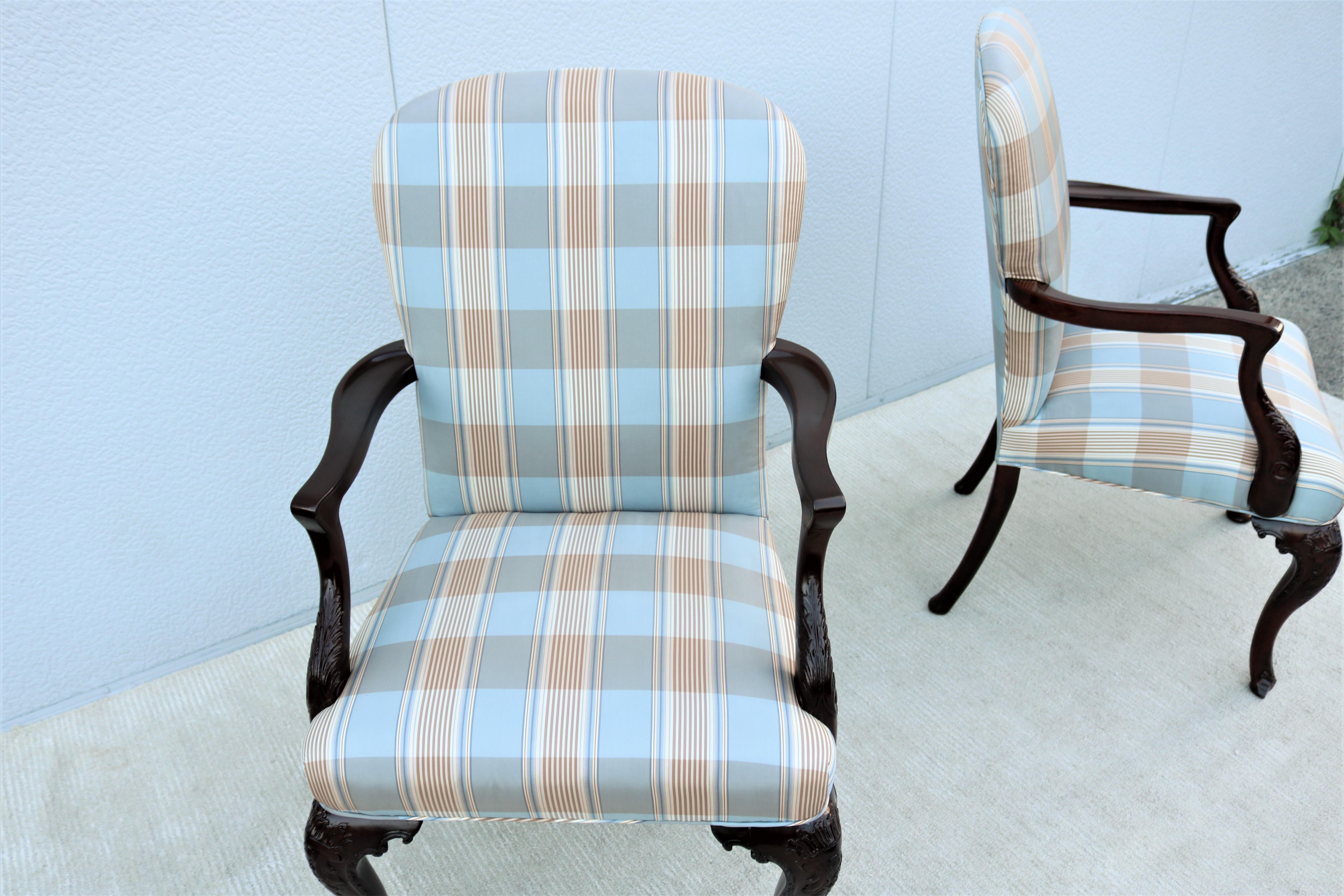 Vintage Traditional Queen Anne Style Walnut Armchairs Upholstered Back, a Pair For Sale 5