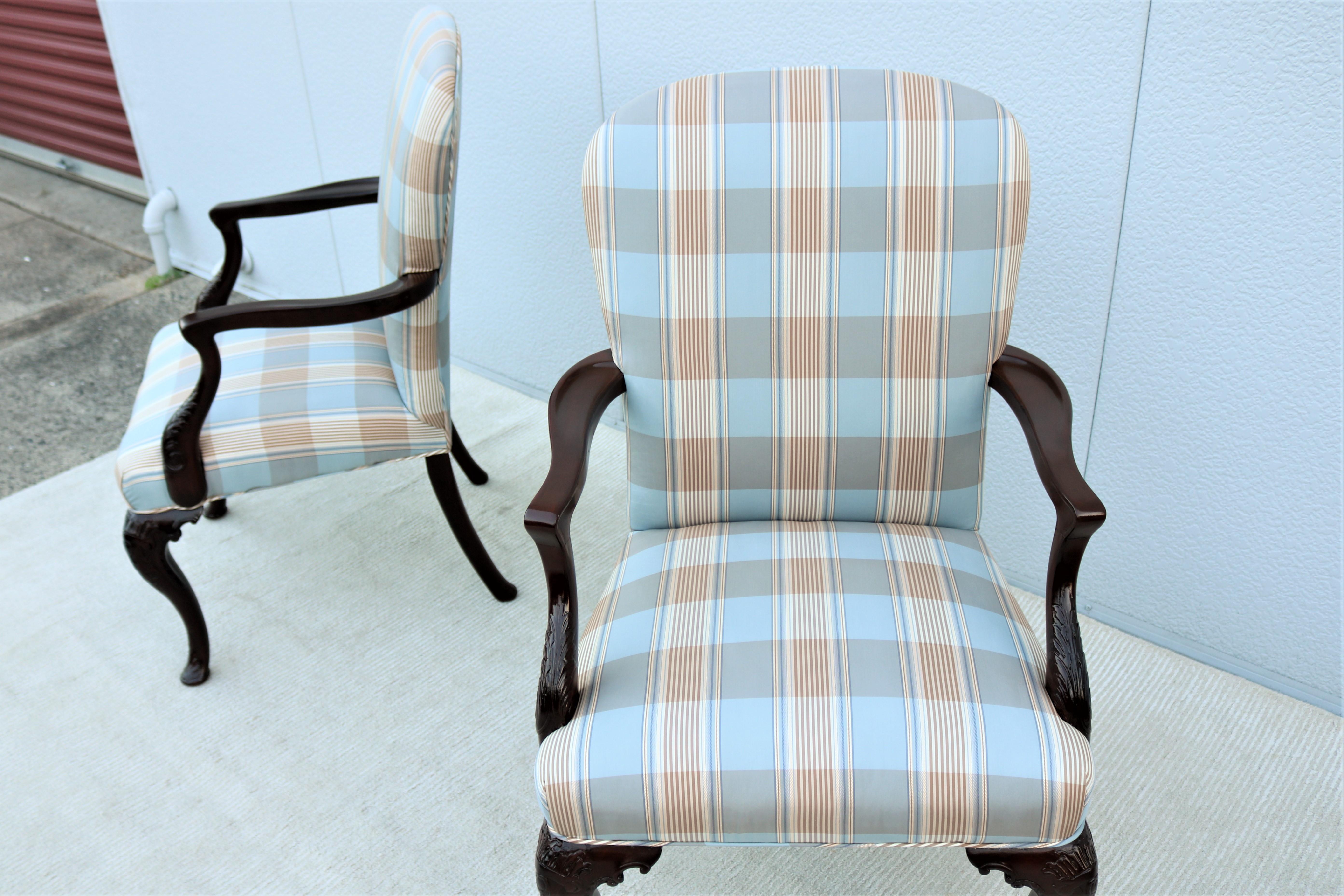 Vintage Traditional Queen Anne Style Walnut Armchairs Upholstered Back, a Pair For Sale 6