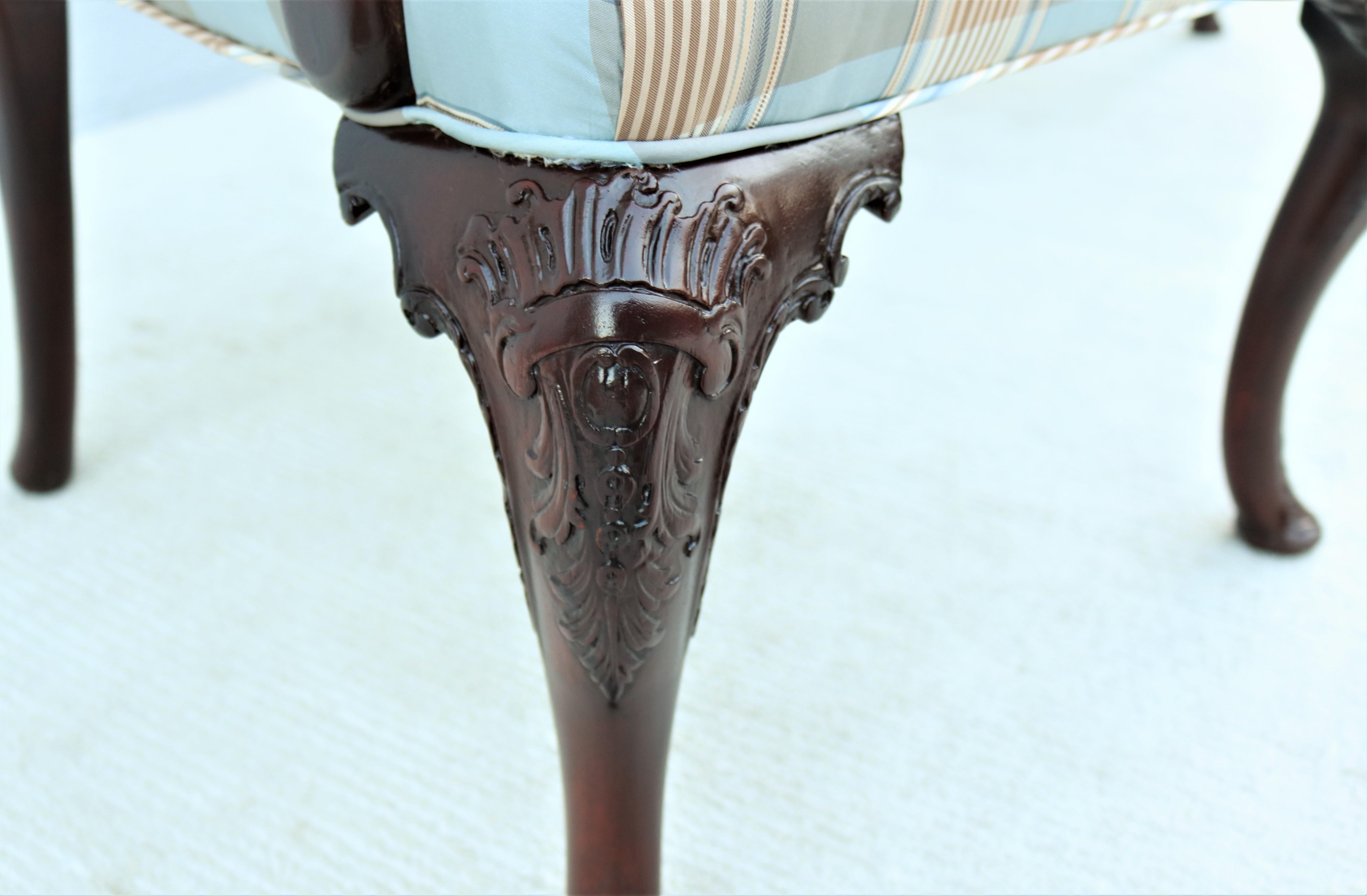 Vintage Traditionelle Queen Anne Style Nussbaum Sessel gepolstert zurück, ein Paar im Angebot 8