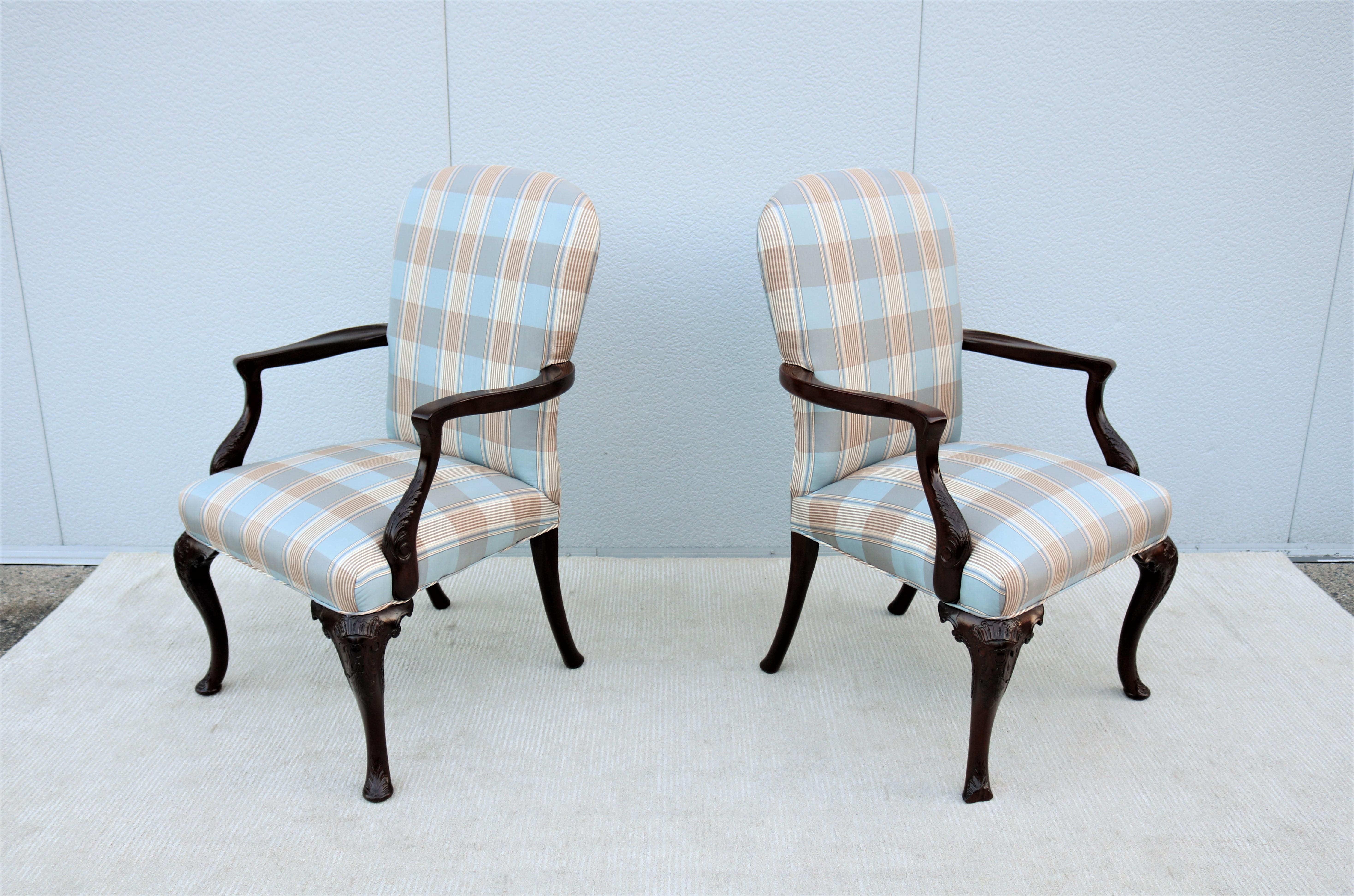 20th Century Vintage Traditional Queen Anne Style Walnut Armchairs Upholstered Back, a Pair For Sale