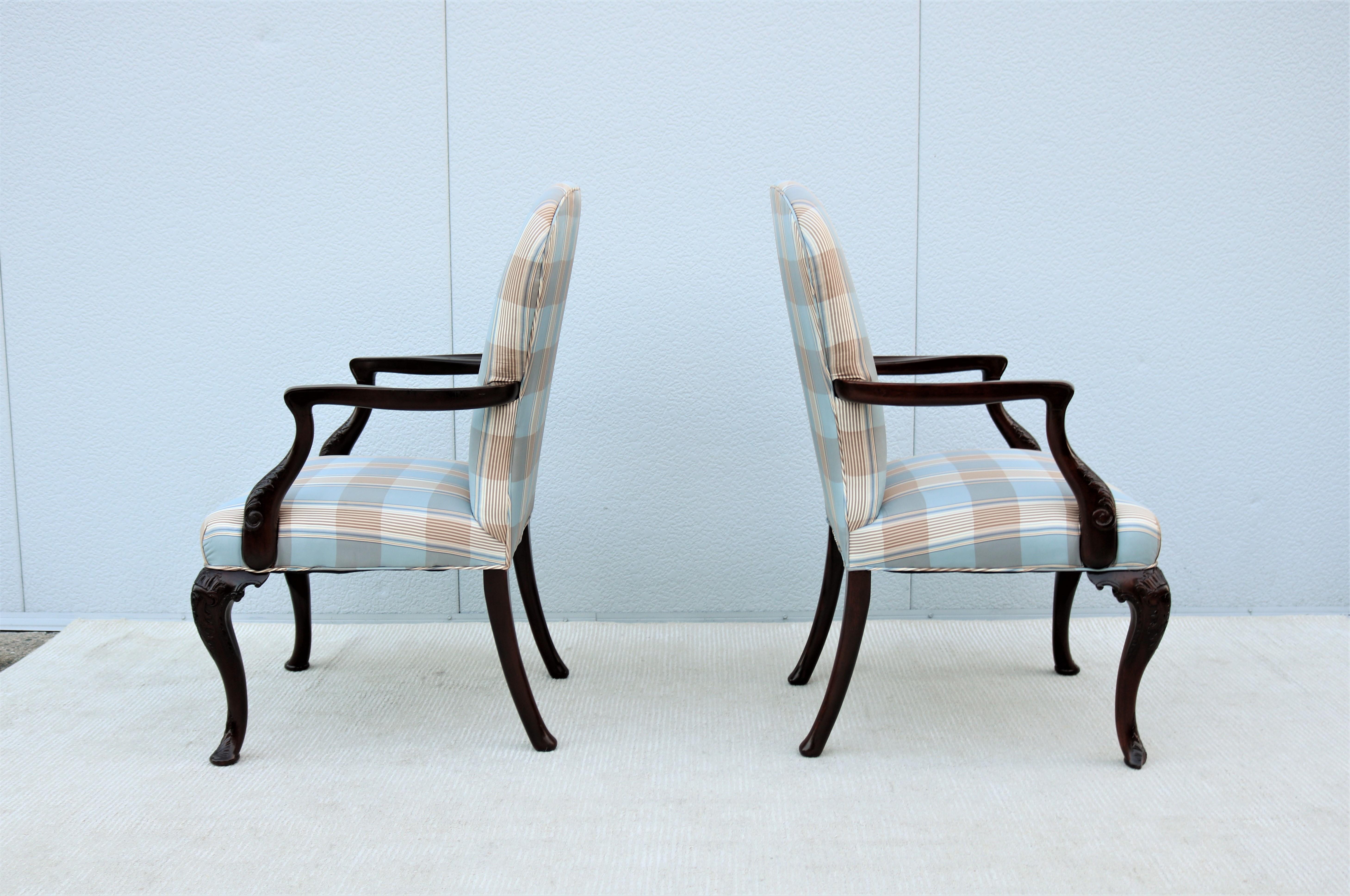 Vintage Traditionelle Queen Anne Style Nussbaum Sessel gepolstert zurück, ein Paar im Angebot 1
