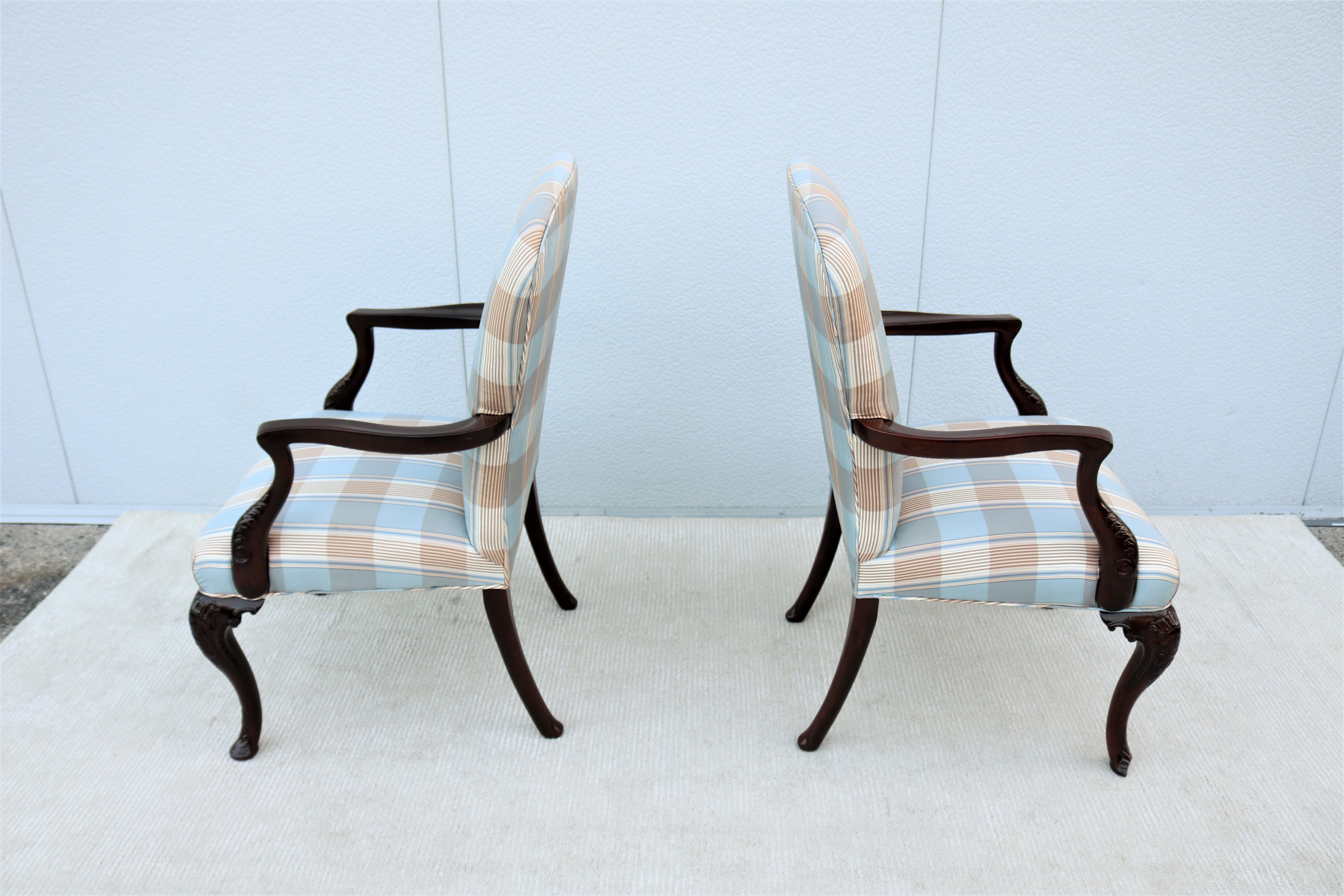 Vintage Traditional Queen Anne Style Walnut Armchairs Upholstered Back, a Pair For Sale 2