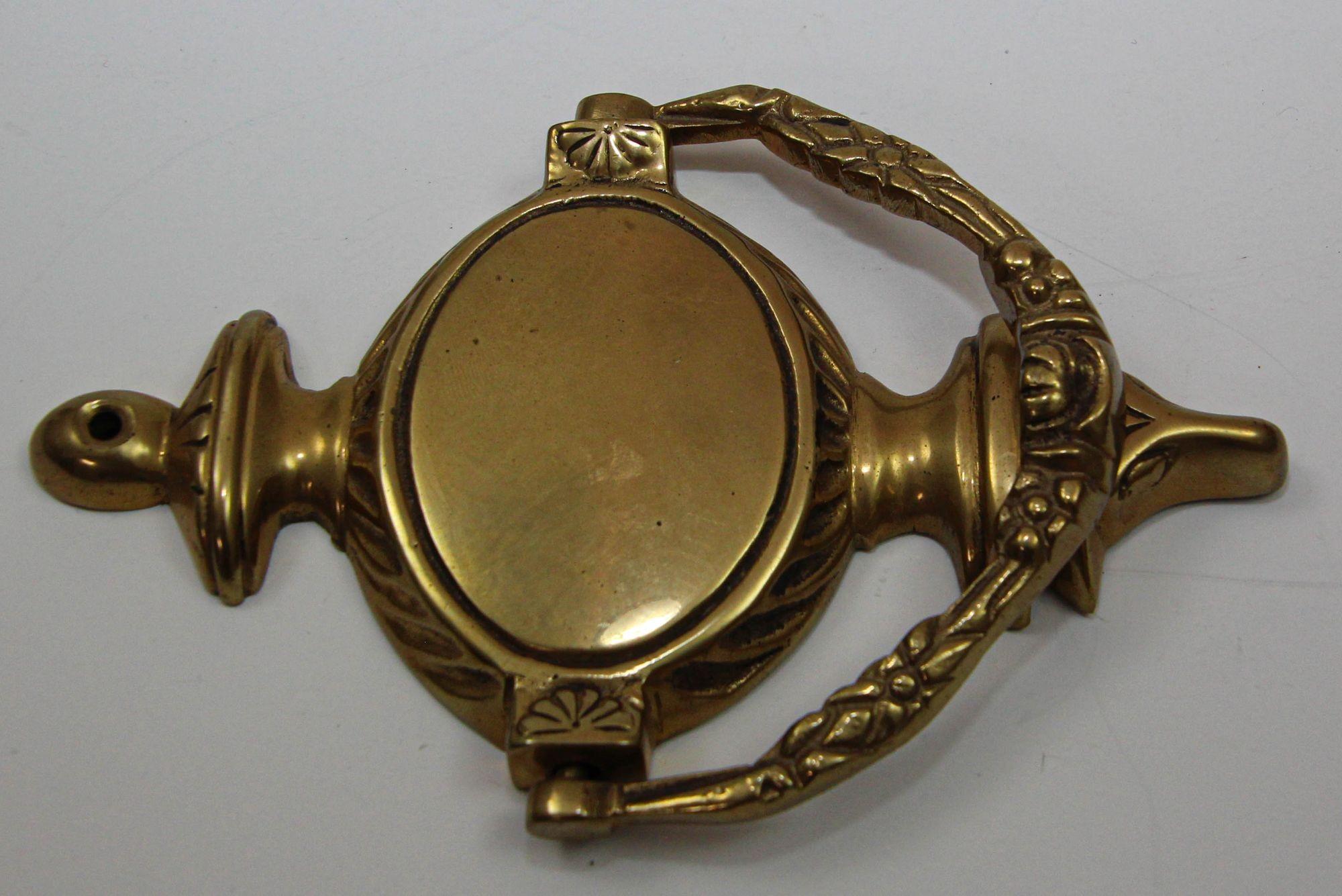 Vintage Traditional Regency Style Brass Door Knocker In Good Condition For Sale In North Hollywood, CA