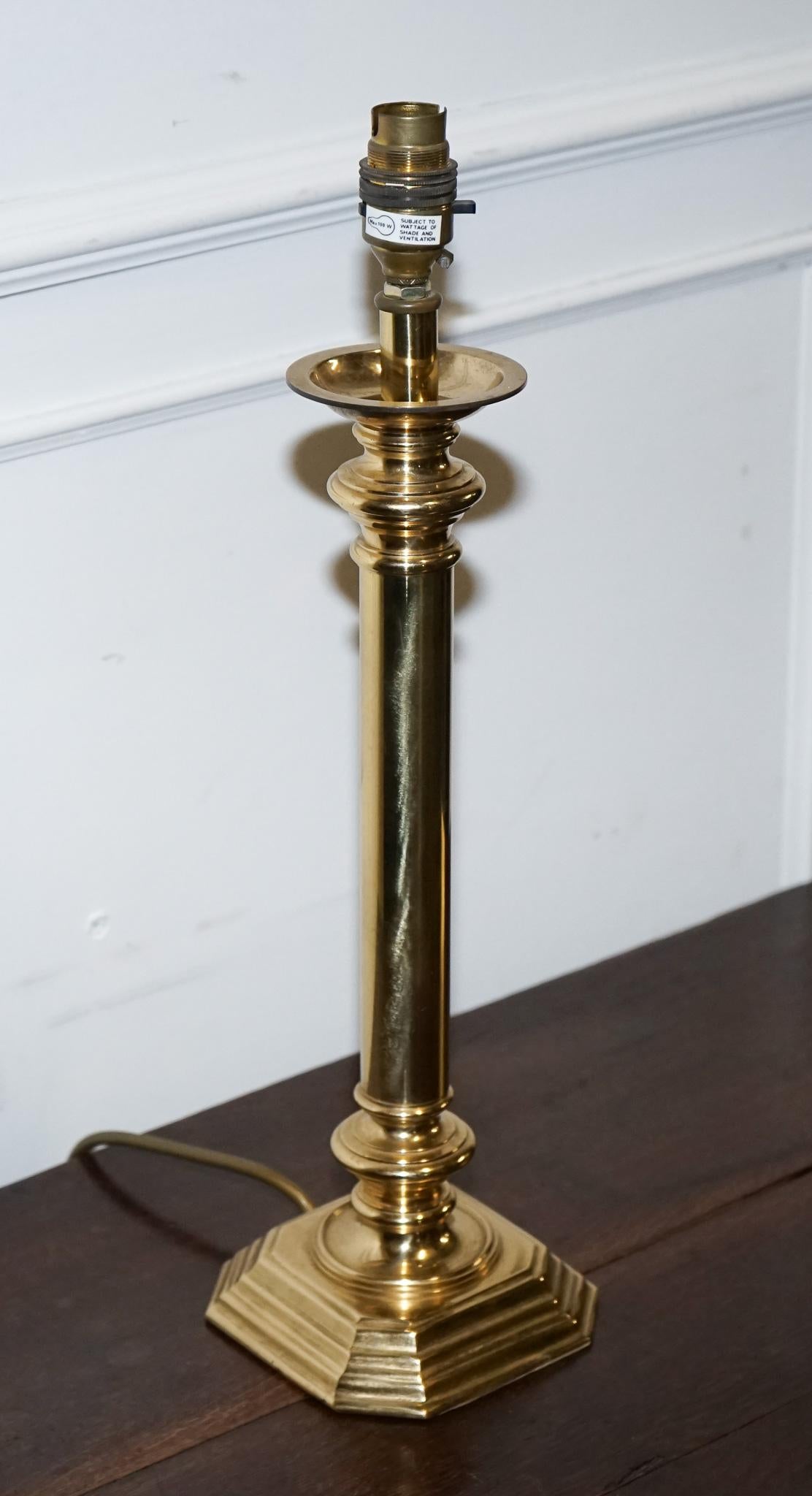 British VINTAGE TRADITIONAL REGENCY STYLE SOLiD BRASS TABLE LAMP FLUTED HEXAGONAL BASE For Sale