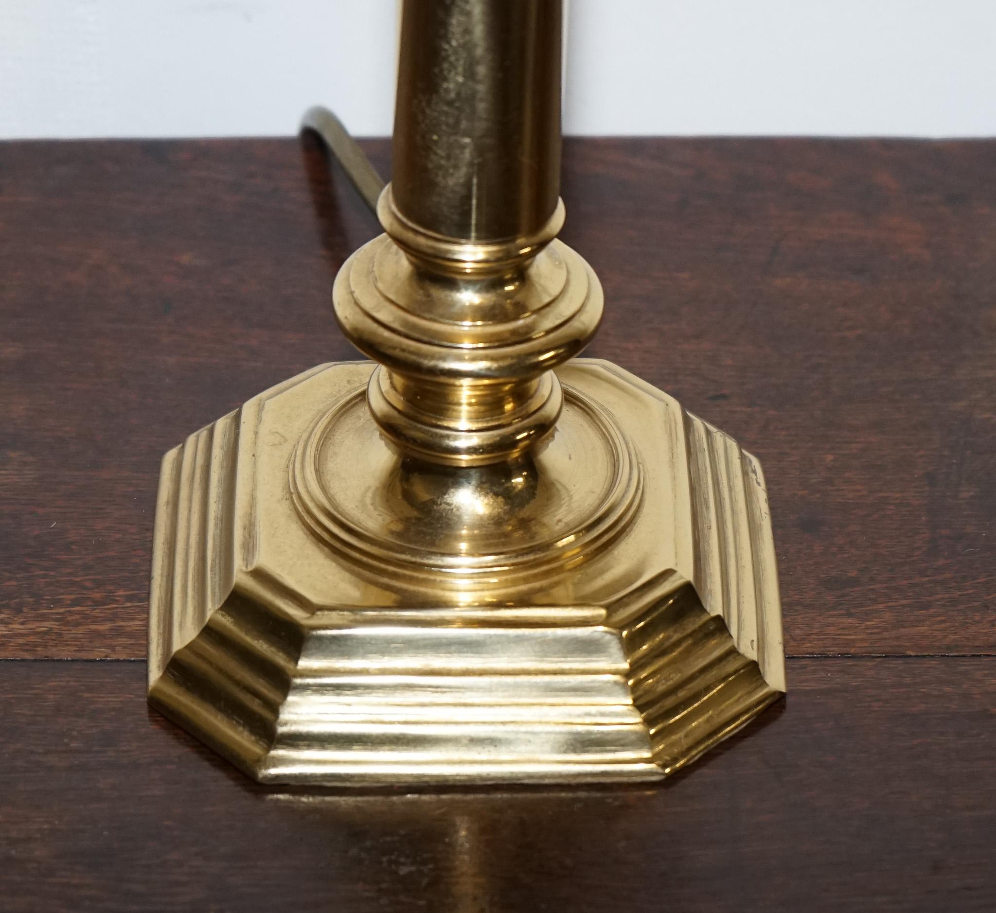 VINTAGE TRADITIONAL REGENCY STYLE SOLiD BRASS TABLE LAMP FLUTED HEXAGONAL BASE In Good Condition For Sale In Pulborough, GB