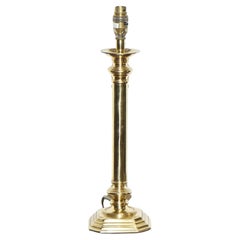 LÁMPARA DE MESA VINTAGE TRADICIONAL DE ESTILO REGENCIA SOLIDARIA DE LATÓN BASE HEXAGONAL FLUIDA