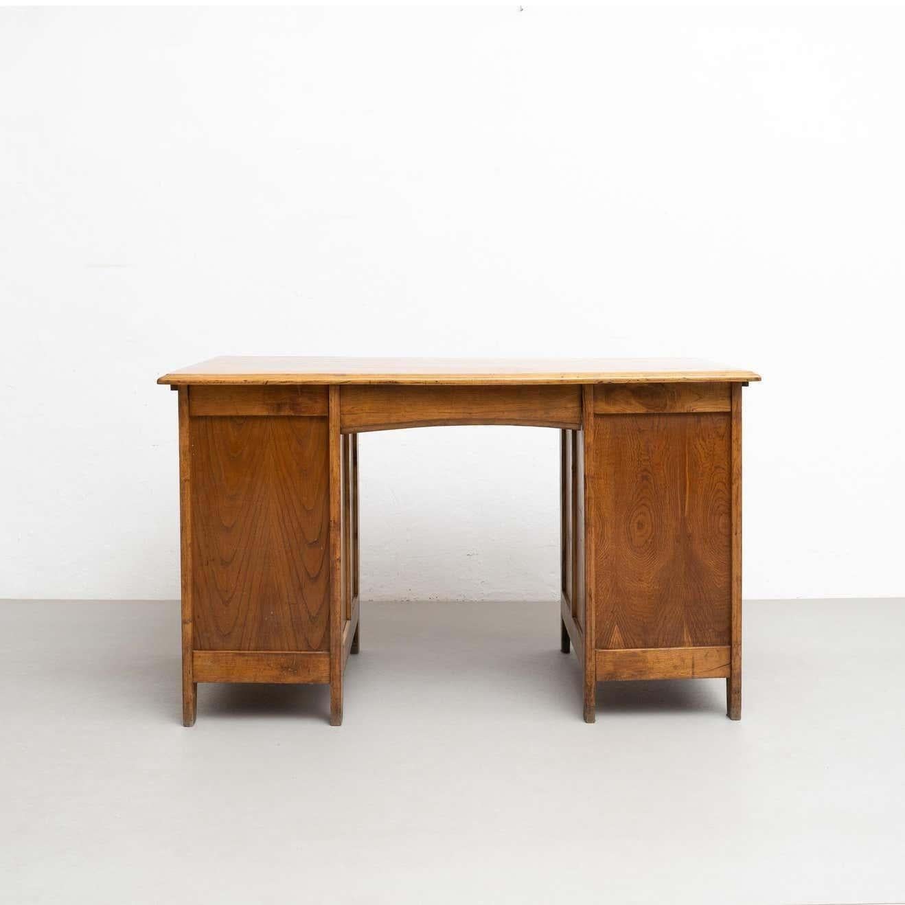 Vintage Traditional Spanish Writing Desk in Oak Wood, circa 1940 In Good Condition For Sale In Barcelona, ES