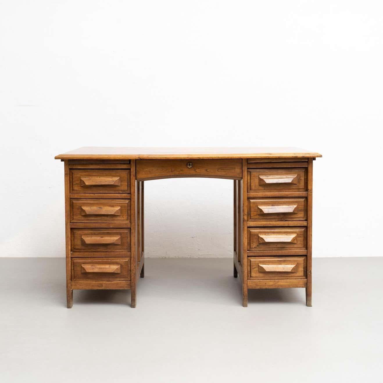Vintage Traditional Spanish Writing Desk in Oak Wood, circa 1940 For Sale 1
