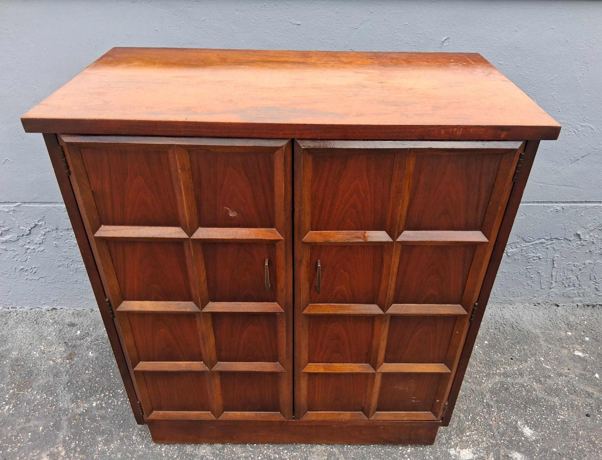 Armario seco para bar de estilo tradicional vintage by Lane Furniture Company en venta 1