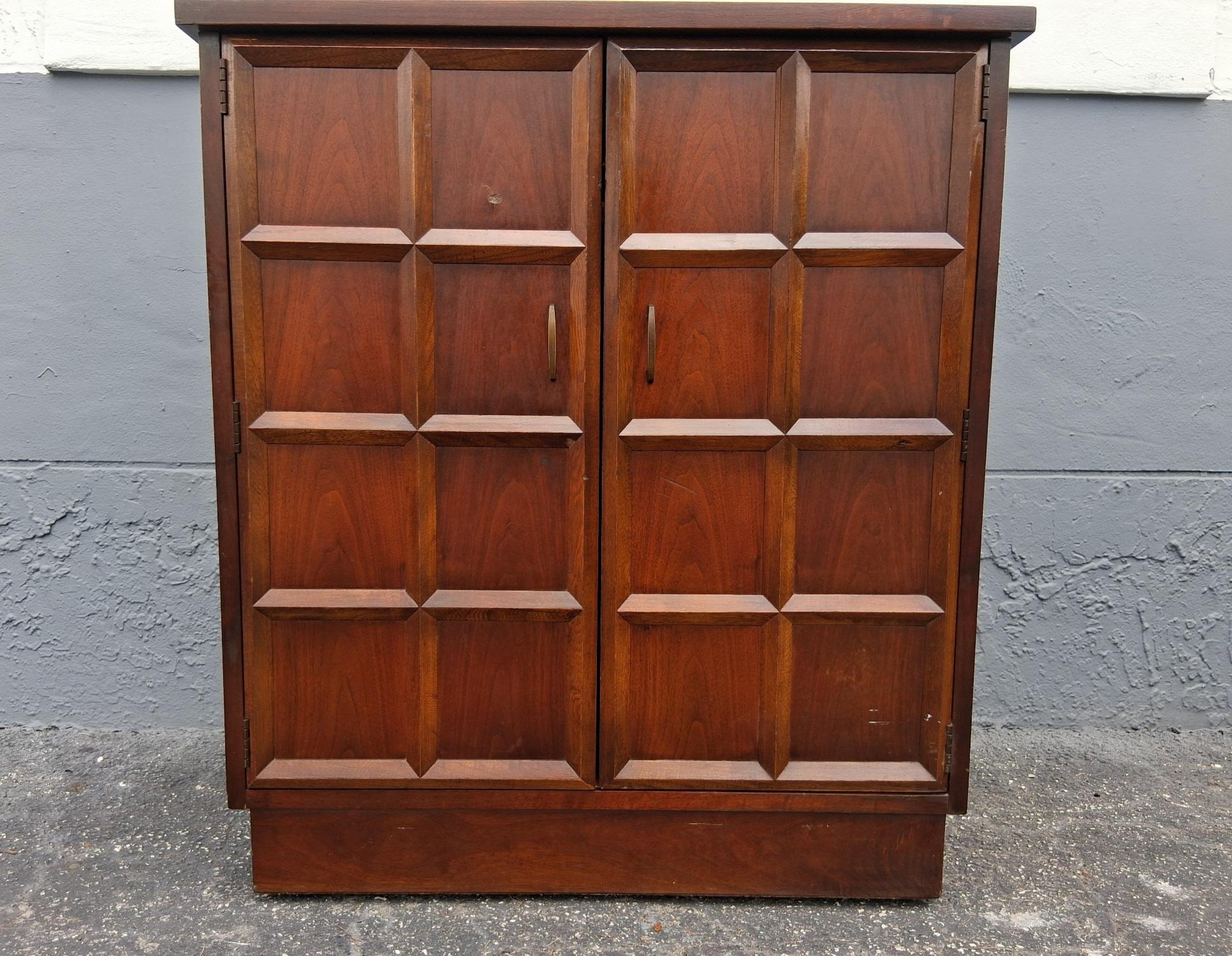 Armario seco para bar de estilo tradicional vintage by Lane Furniture Company en venta 2