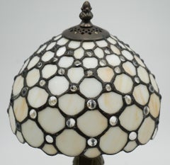 VINTAGE TRADITIONAL TIFFANY STYLE TABLE LAMP WHITE STAiNED GLASS SHADE