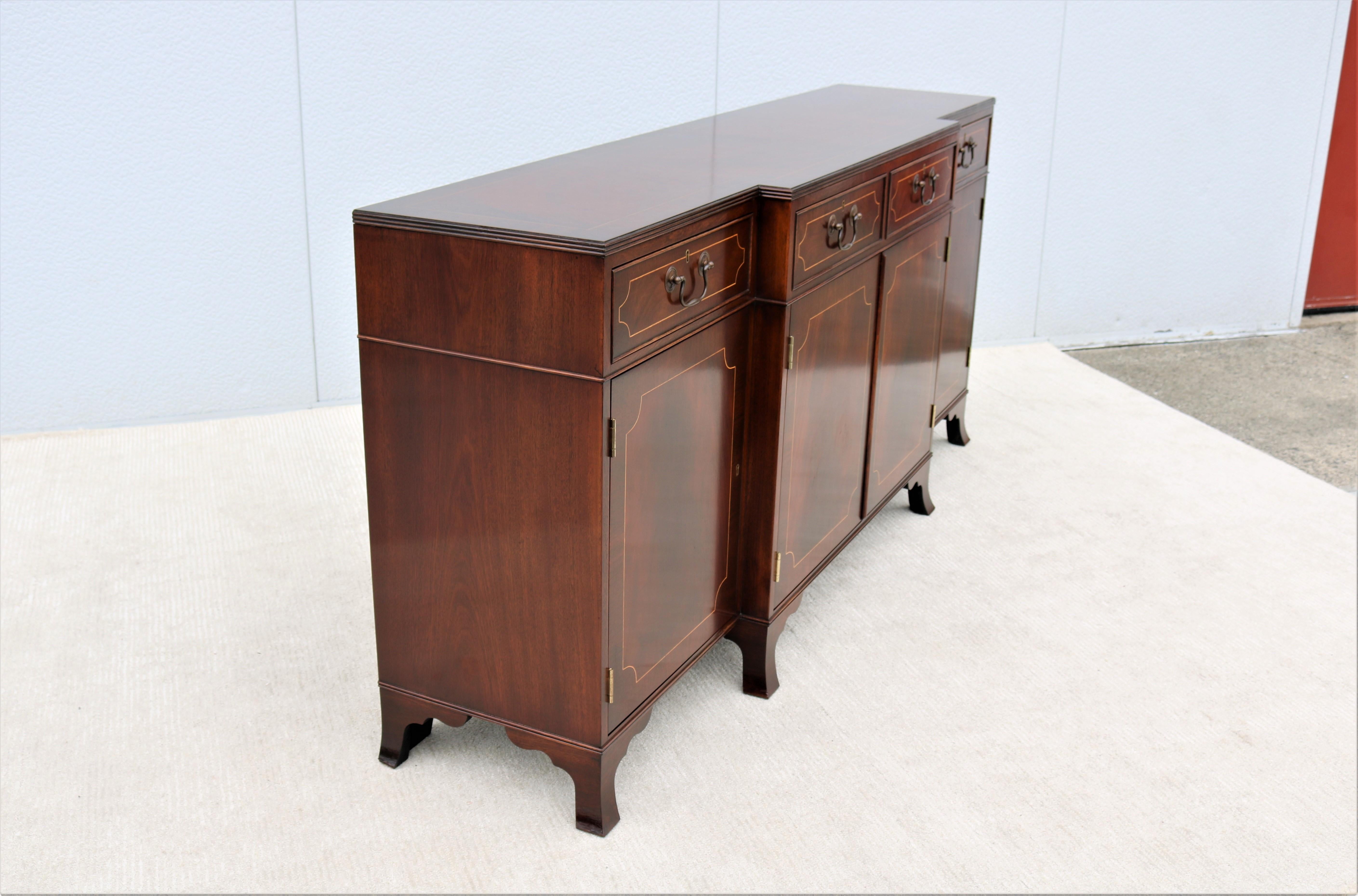 Vintage Traditional Trosby Furniture English Sheraton Style Breakfronted Cabinet For Sale 1