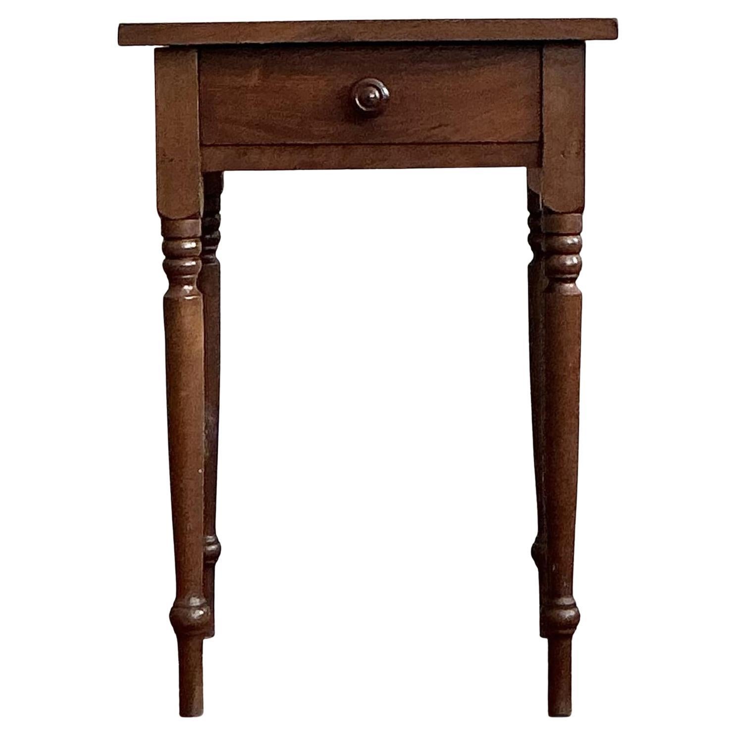 Vintage Traditional Nachttisch aus gedrechseltem Holz