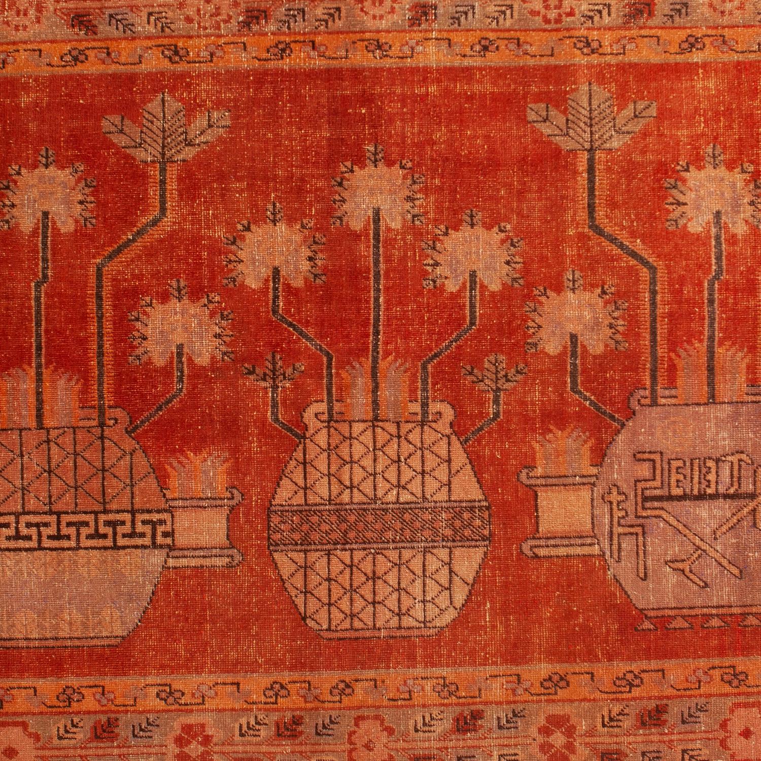 Erhöhen Sie Ihr Heimdekor mit diesem exquisiten Vintage Traditional Wool Kohtan Rug - 4'9