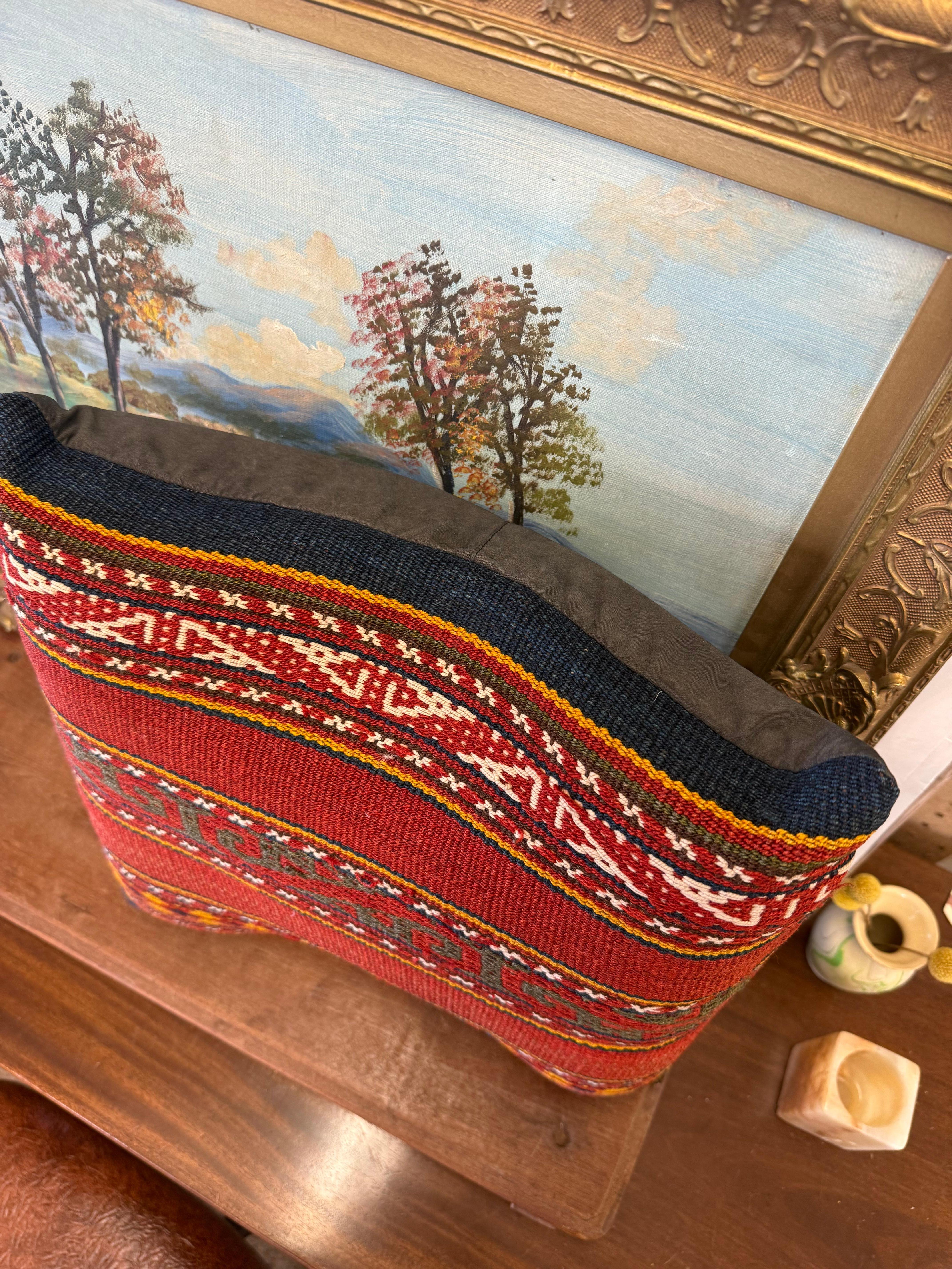 Mini Almohada Tejida Tradicional Vintage Charactestic de Textiles Folclóricos y Étnicos en Bueno estado para la venta en Seattle, WA