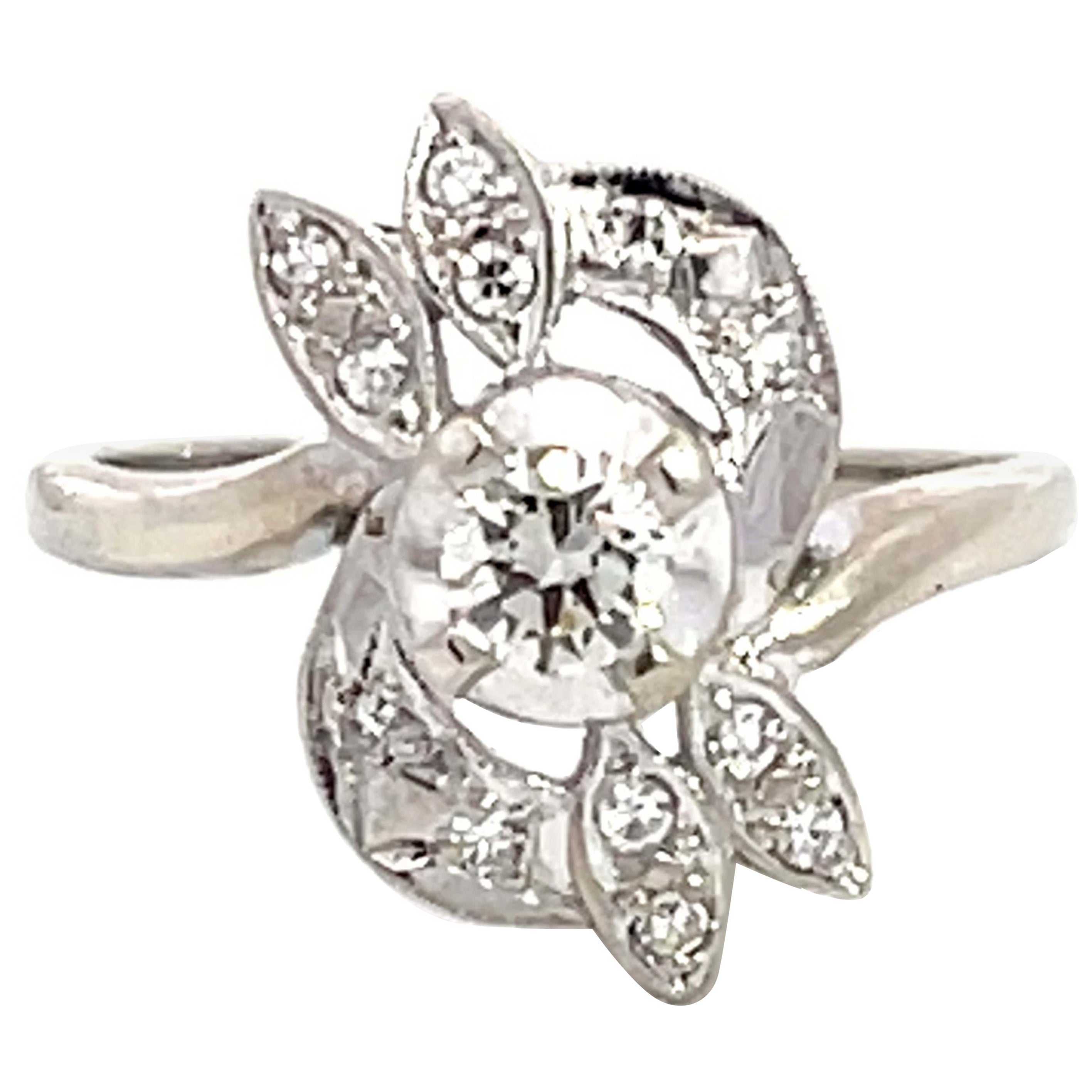 Anillo vintage de diamantes talla transición en oro blanco de 14k