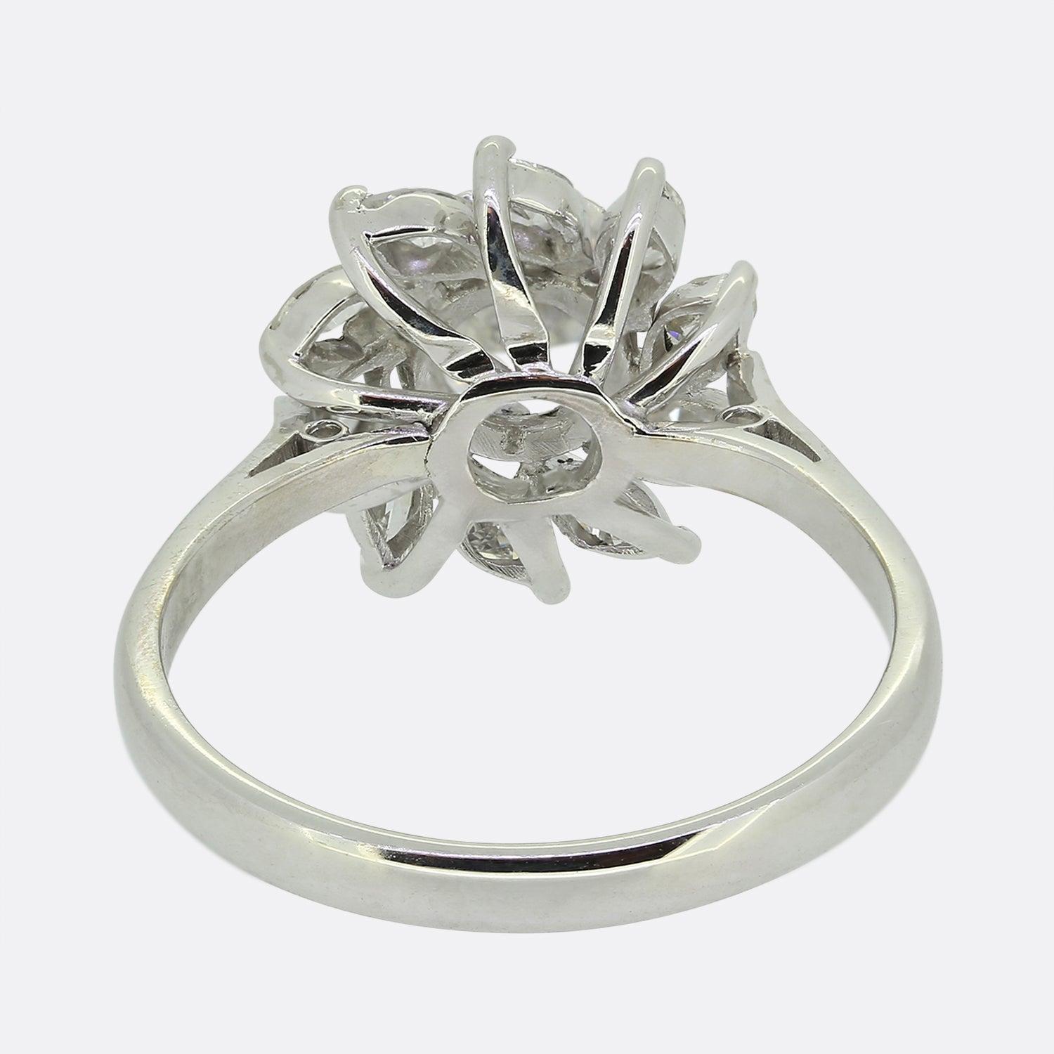 Vintage-Cluster-Ring mit Diamanten im Übergangs- und Marquiseschliff für Damen oder Herren im Angebot
