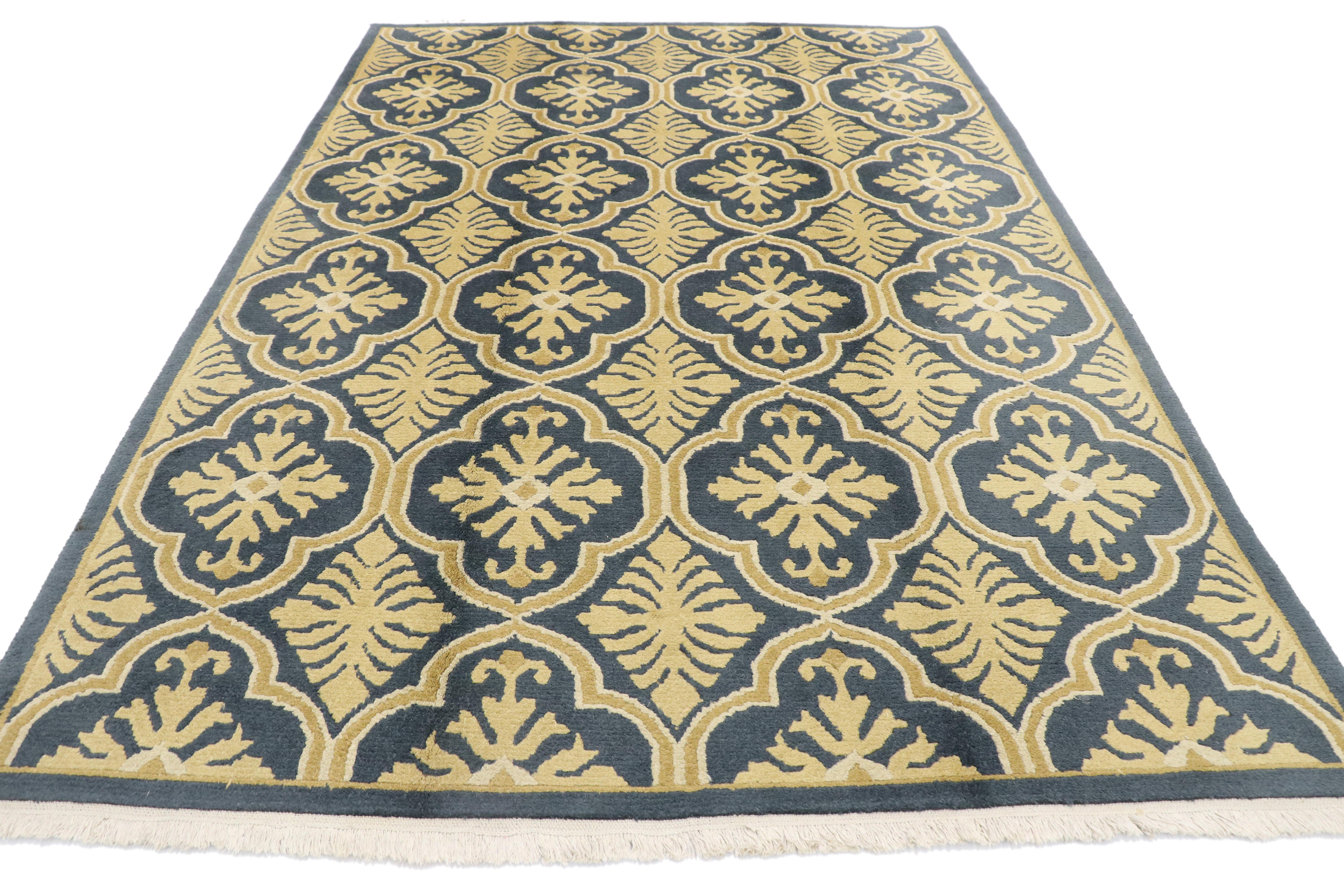 Indian Vintage Transitional Quatrefoil Geometric Rug with Hollywood Regency Style For Sale