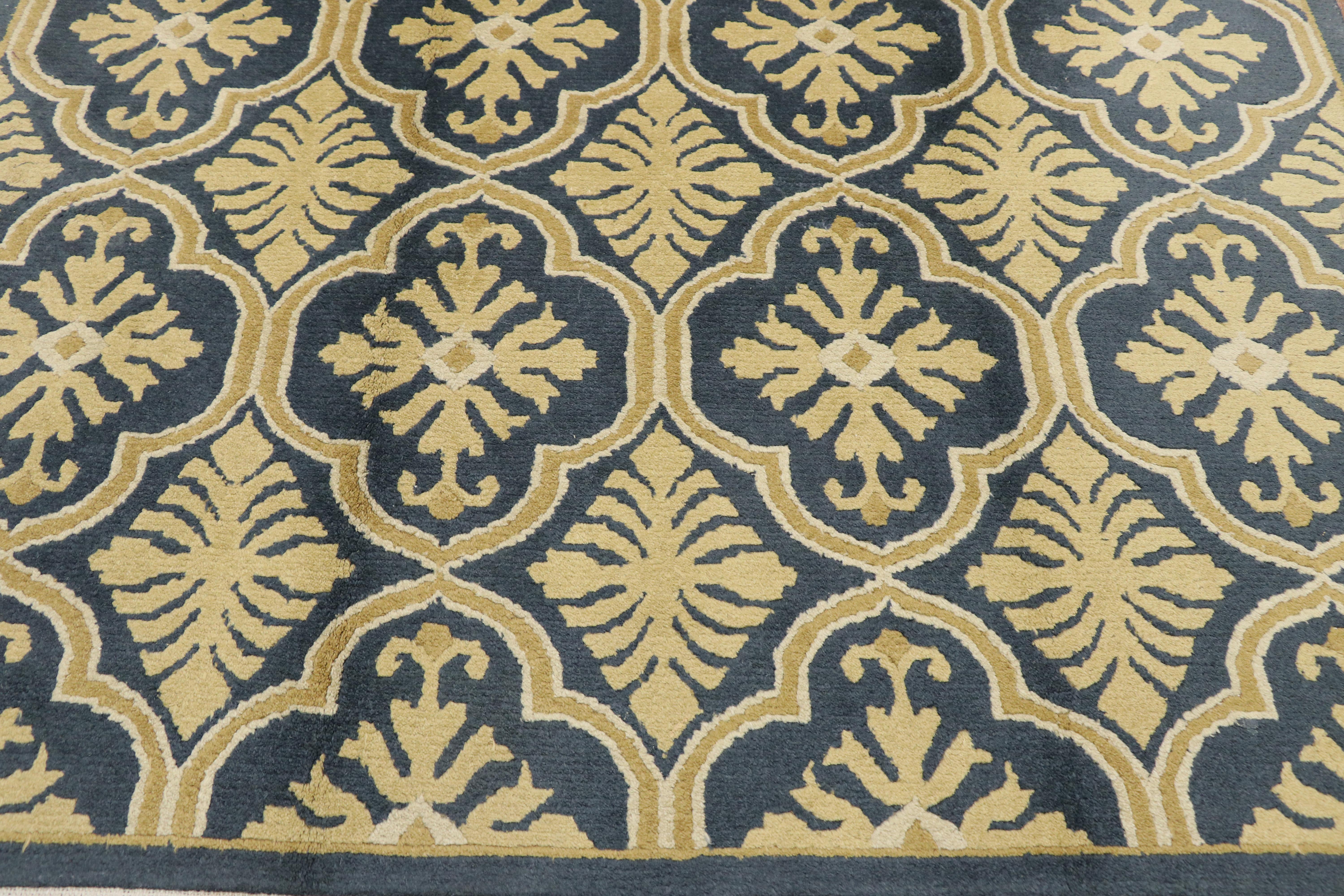 Vintage Transitional Quatrefoil Geometric Rug with Hollywood Regency Style In Good Condition For Sale In Dallas, TX