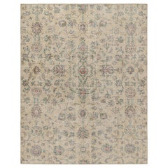 Tappeto vintage di transizione in beige con motivo floreale verde, da Rug & Kilim